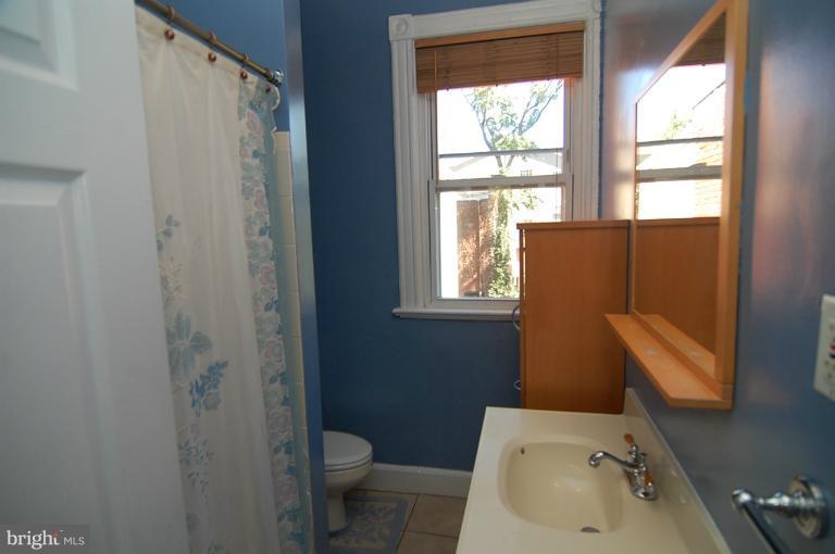 1250 Florida Avenue Northeast Washington, DC 20002 - Photo 3 of 23 Bath