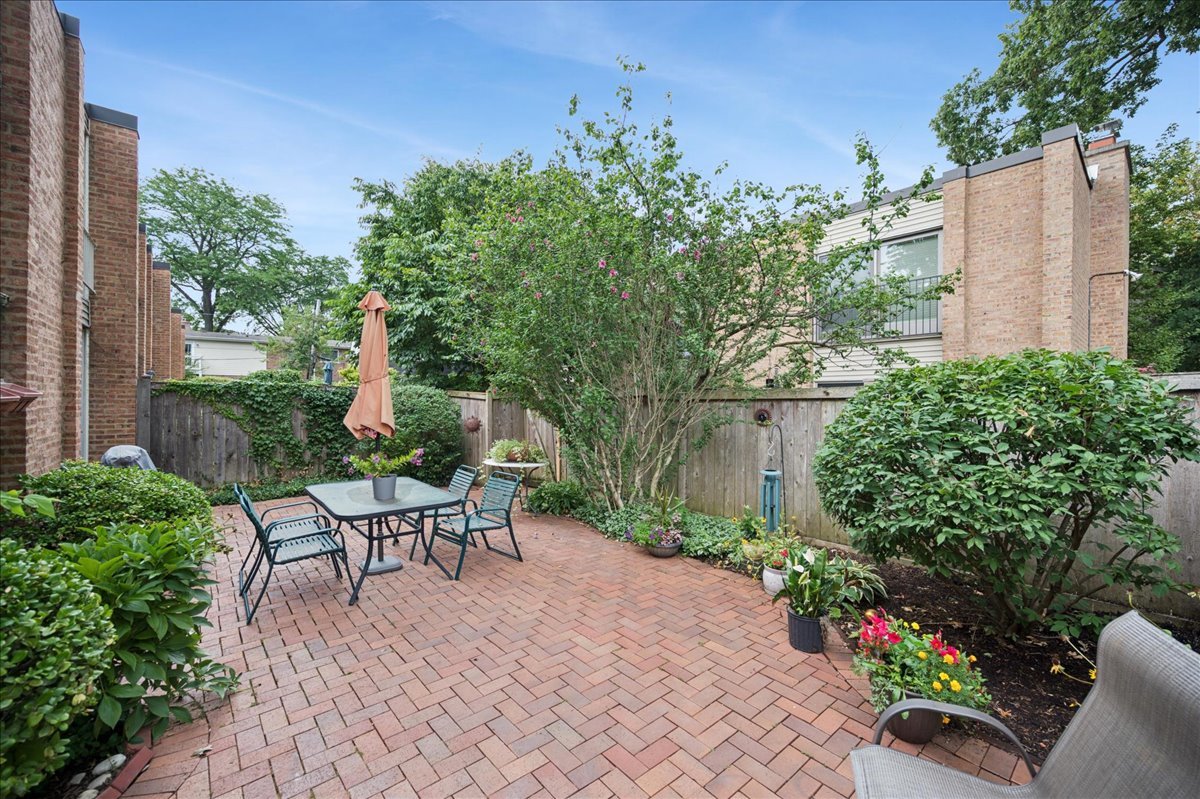 471 Linden Street Winnetka, IL 60093 - Photo 18 of 36 a view of a patio with table and chairs and potted plants