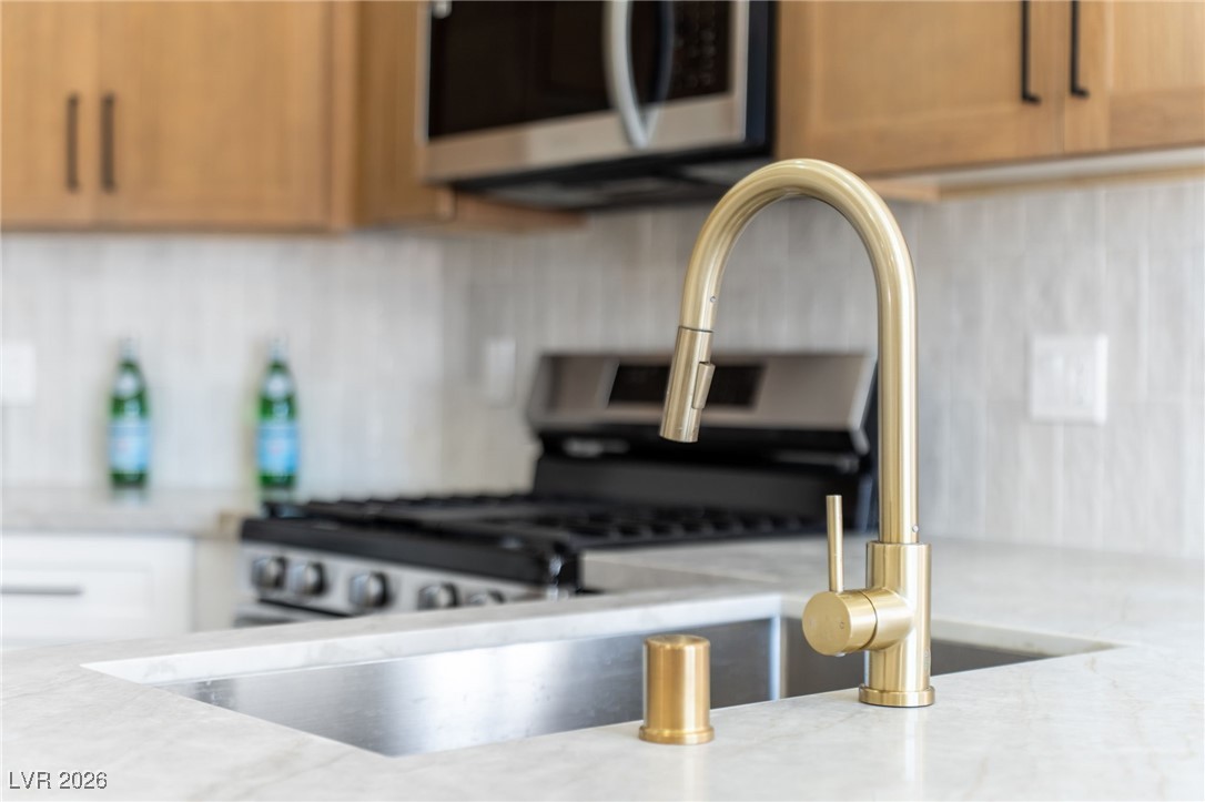 5225 West Reno Avenue, Unit 210 Las Vegas, NV 89118 - Photo 8 of 37