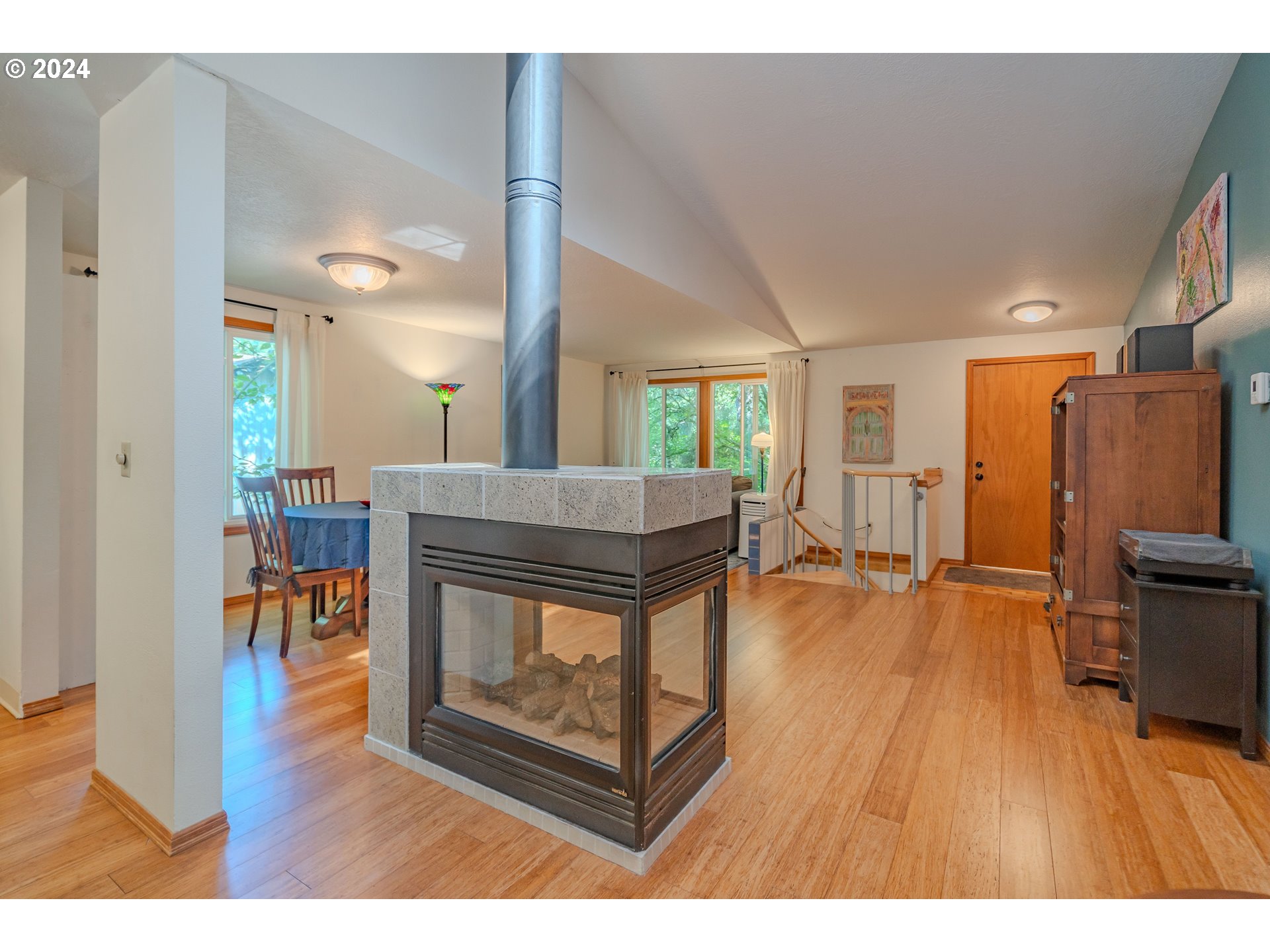 4424 Southwest Freeman Street Portland, OR 97219 - Photo 3 of 41 Gallery Image 3