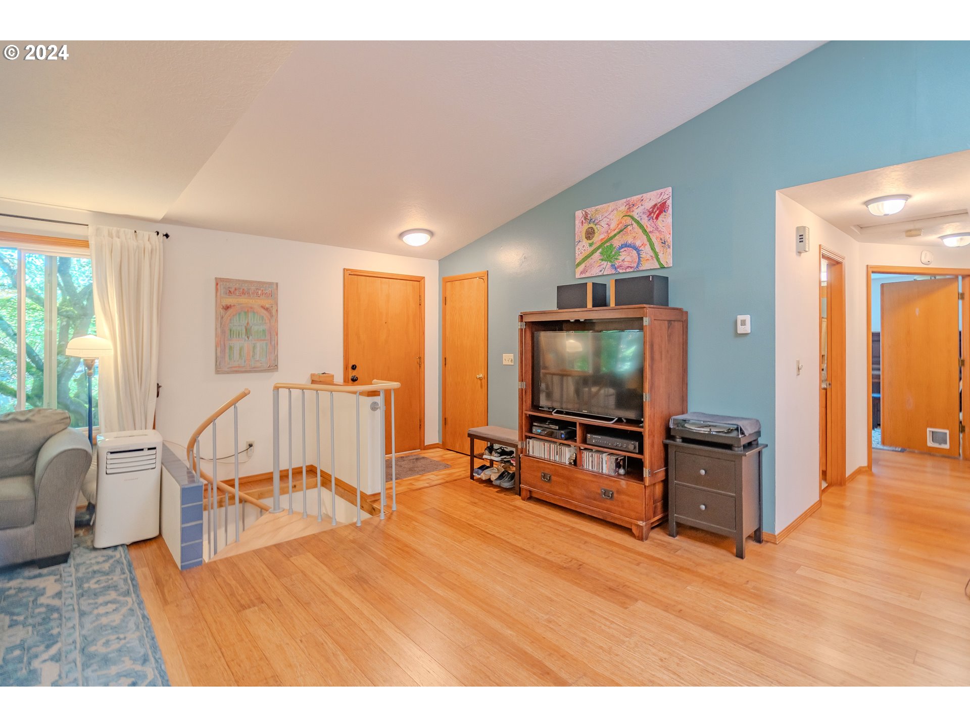 4424 Southwest Freeman Street Portland, OR 97219 - Photo 4 of 41 Gallery Image 4