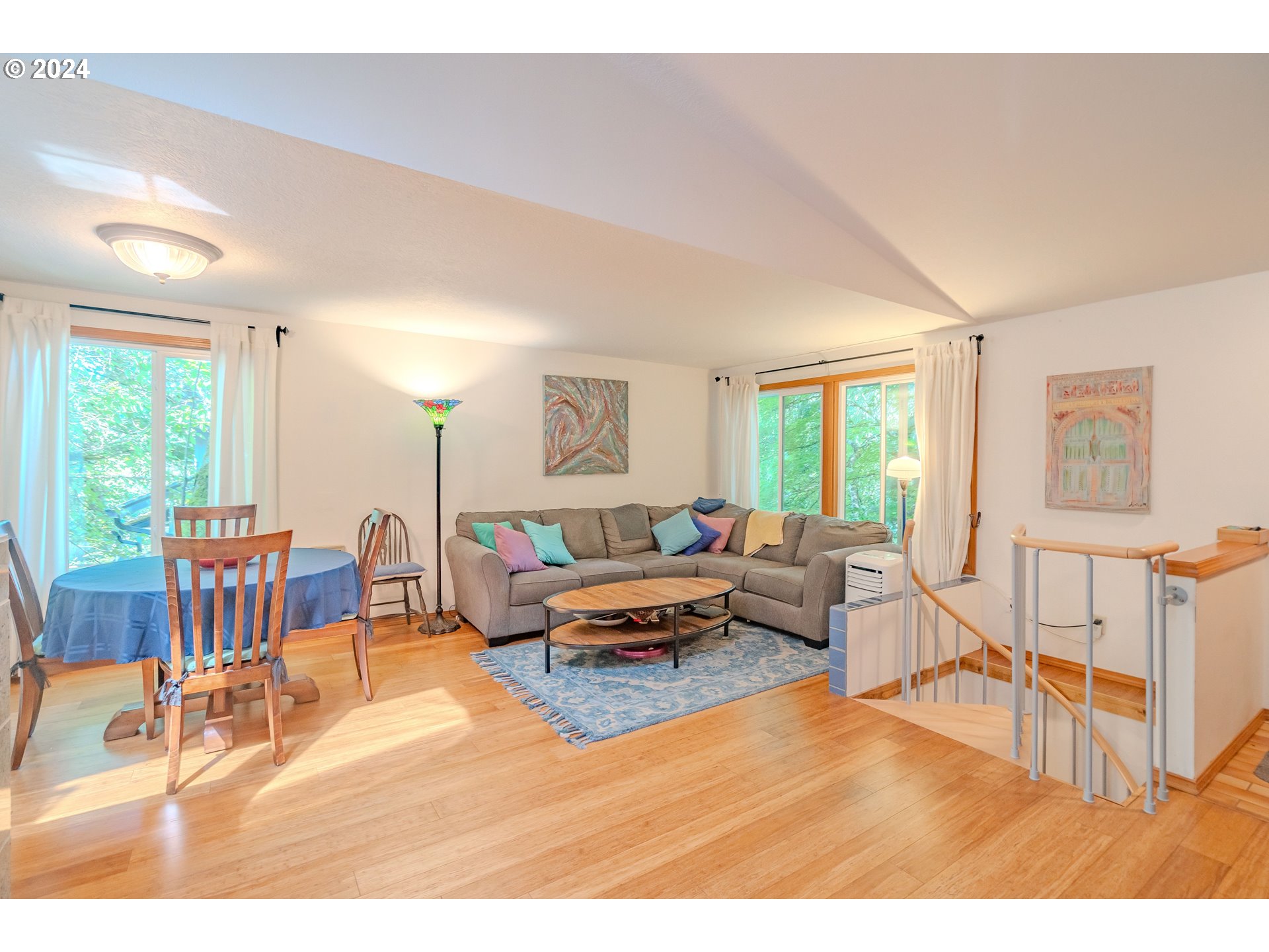 4424 Southwest Freeman Street Portland, OR 97219 - Photo 5 of 41 Gallery Image 5