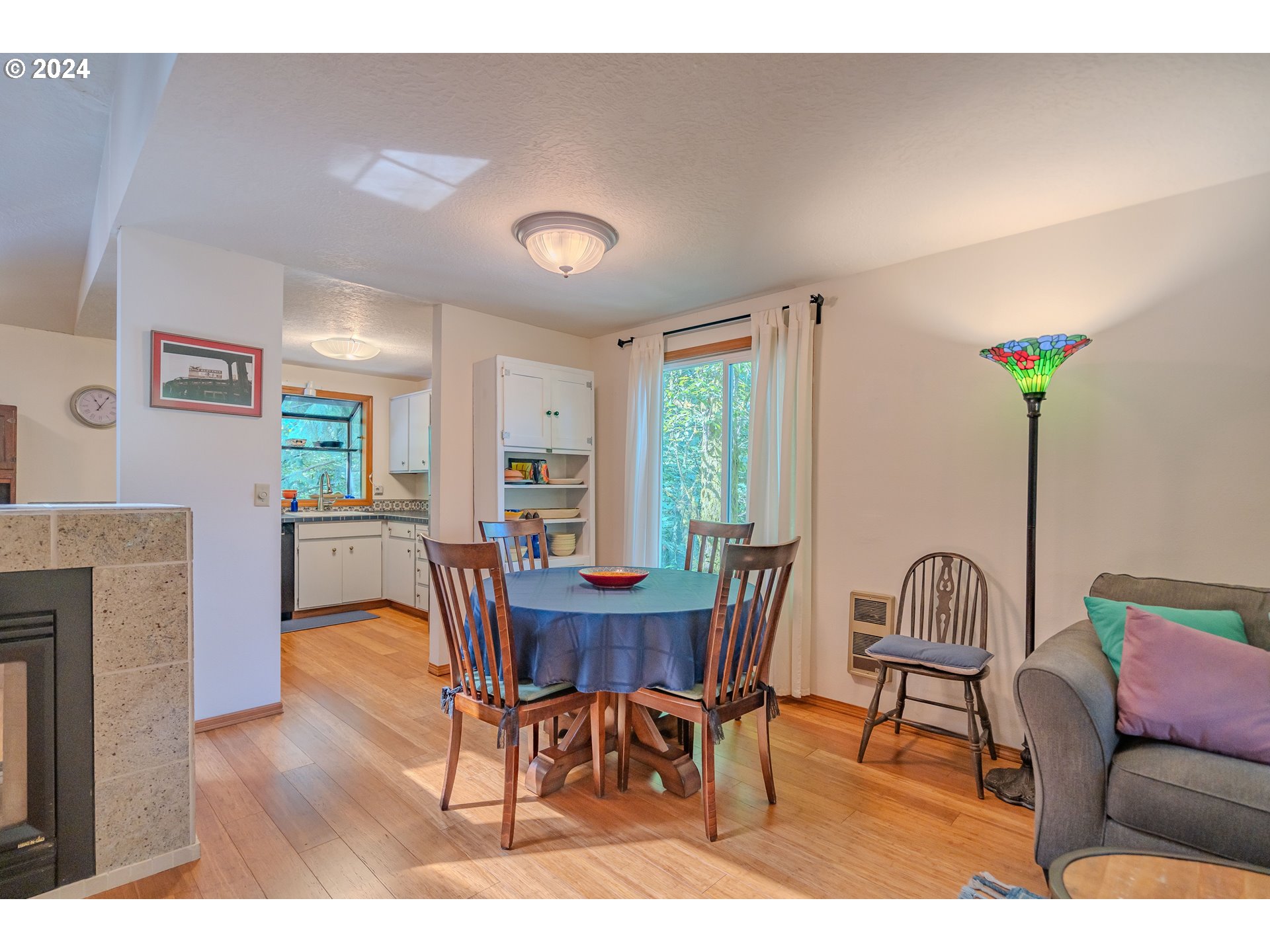 4424 Southwest Freeman Street Portland, OR 97219 - Photo 7 of 41 Gallery Image 7