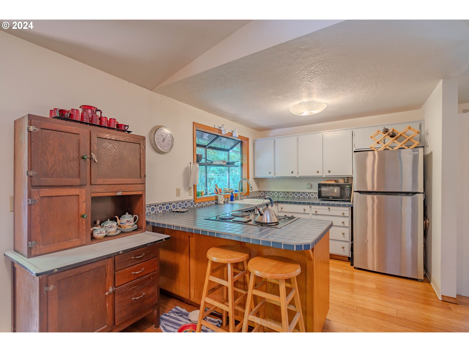 4424 Southwest Freeman Street Portland, OR 97219 - Photo 9 of 41 Gallery Image 9