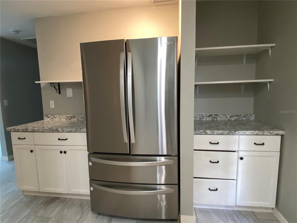 39656 Meadowood Loop Zephyrhills, FL 33542 - Photo 10 of 30 a kitchen with appliances and cabinets