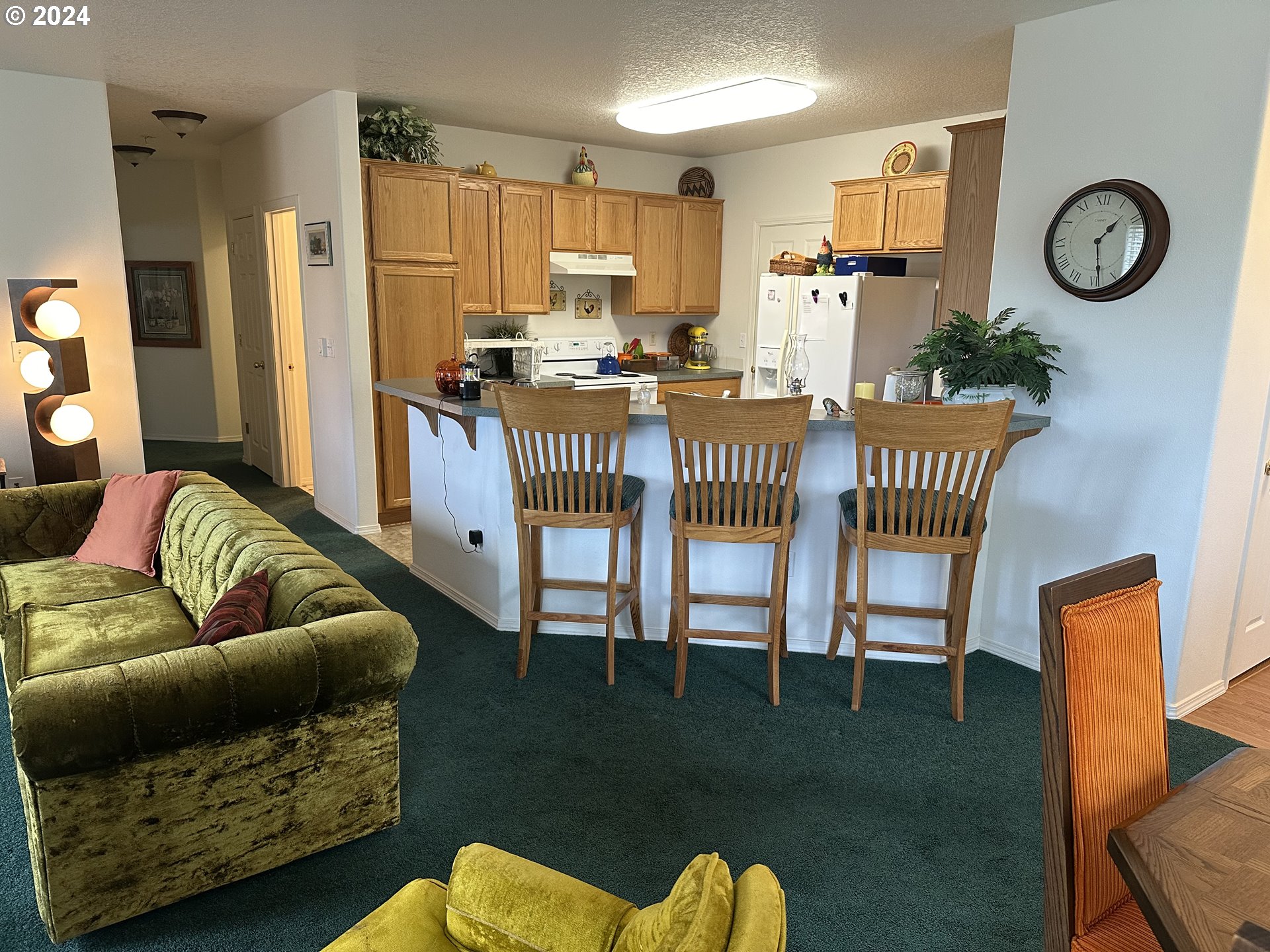 7152 Southwest Manor Way, Unit A Beaverton, OR 97078 - Photo 2 of 17 Gallery Image 2