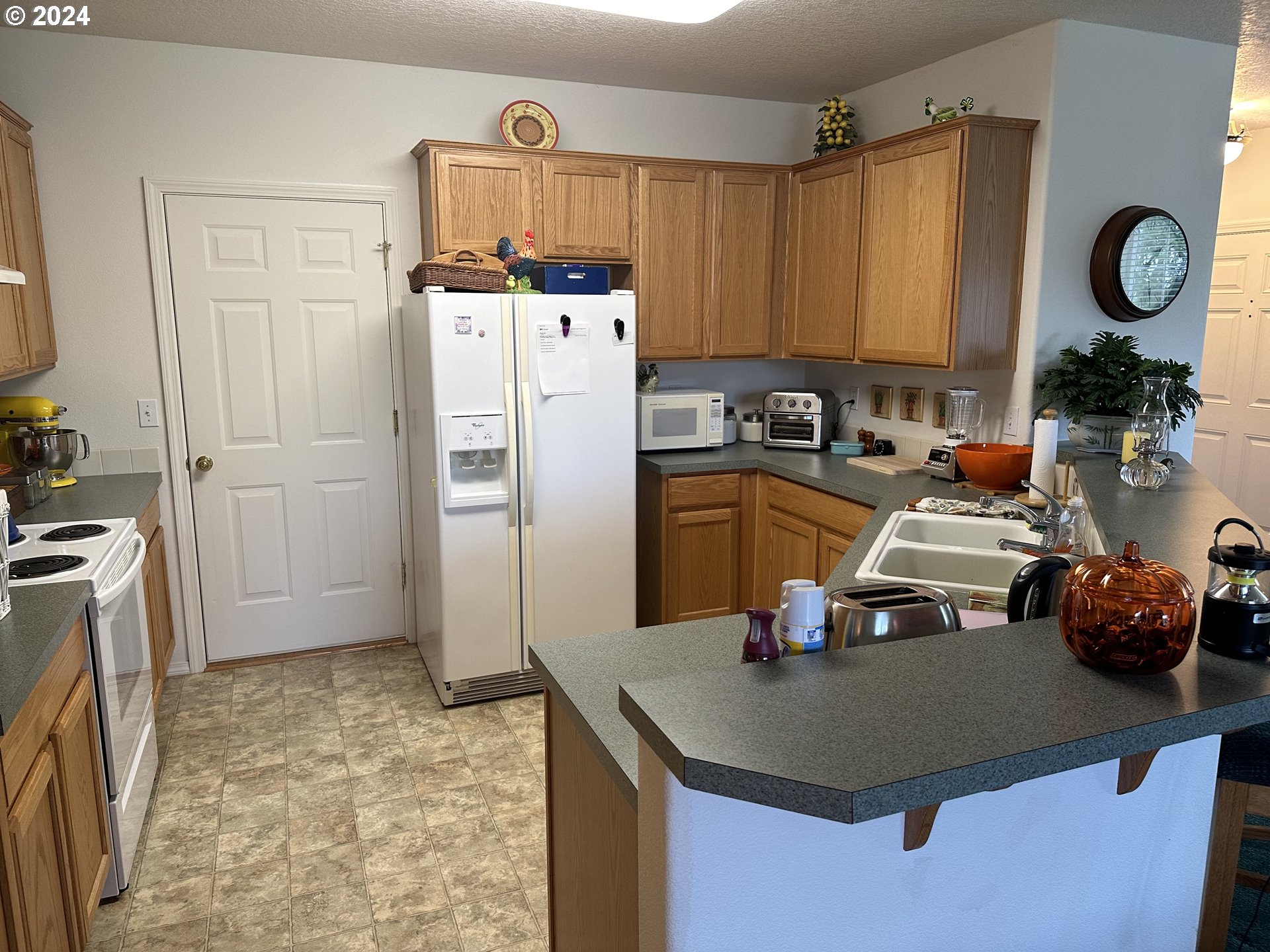 7152 Southwest Manor Way, Unit A Beaverton, OR 97078 - Photo 7 of 17 Gallery Image 7
