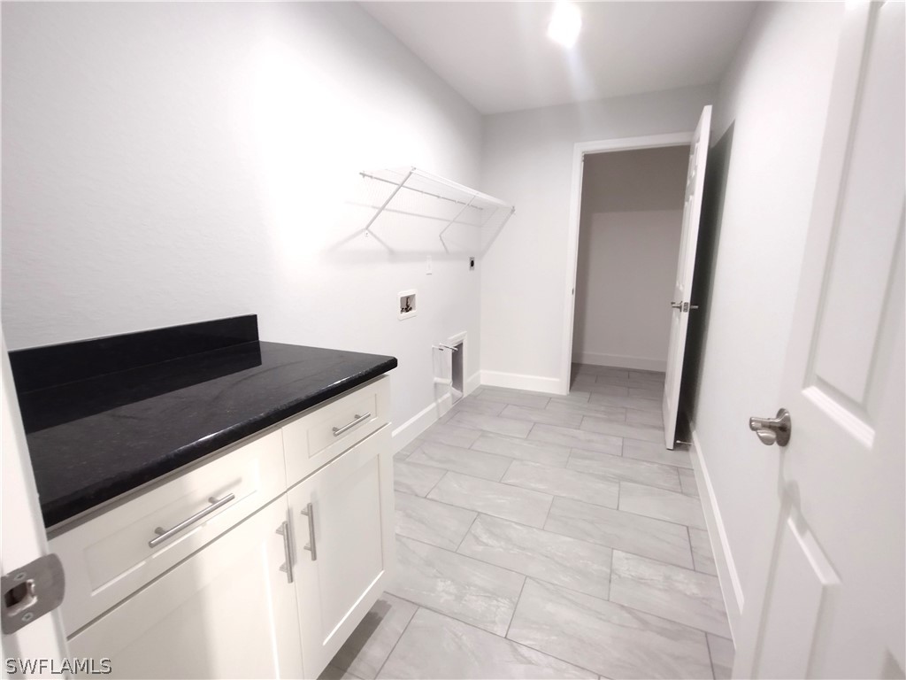 527 David Circle LaBelle, FL 33935 - Photo 28 of 35 a kitchen with a stove and a refrigerator