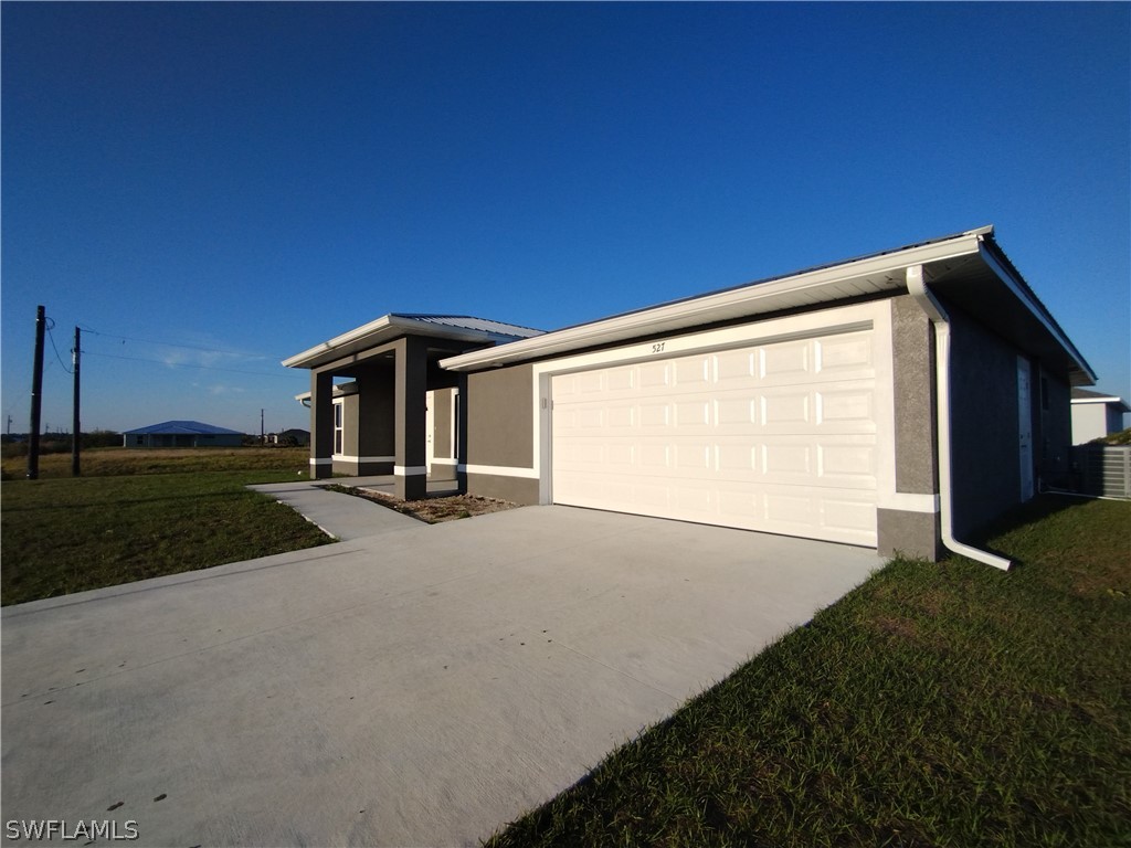 527 David Circle LaBelle, FL 33935 - Photo 33 of 35 a view of an house with backyard and road