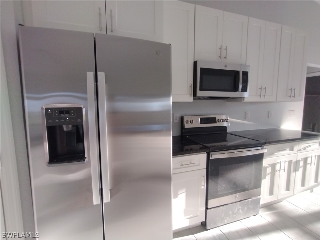 527 David Circle LaBelle, FL 33935 - Photo 7 of 35 a kitchen with stainless steel appliances granite countertop a refrigerator and a stove top oven
