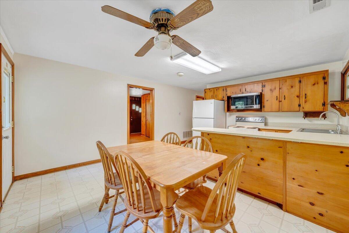 2215 Wildwood Road Salem, VA 24153 - Photo 8 of 35 12-MIB09858