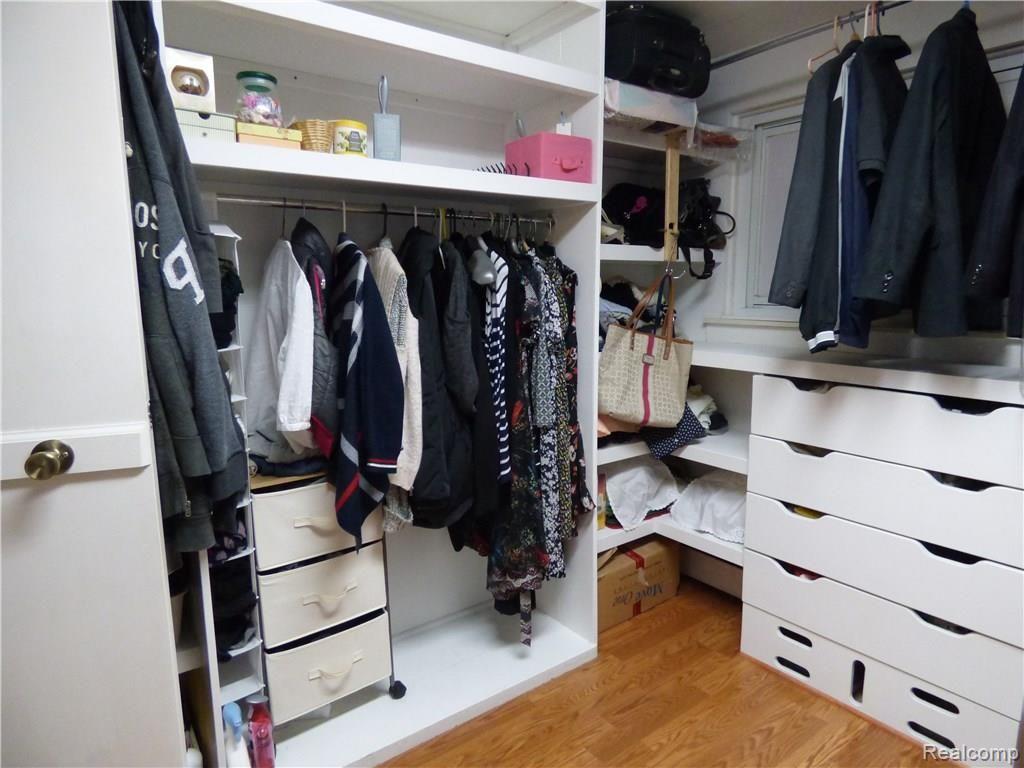 1870 Decker Road Walled Lake, MI 48390 - Photo 20 of 60 Master walk in closet.