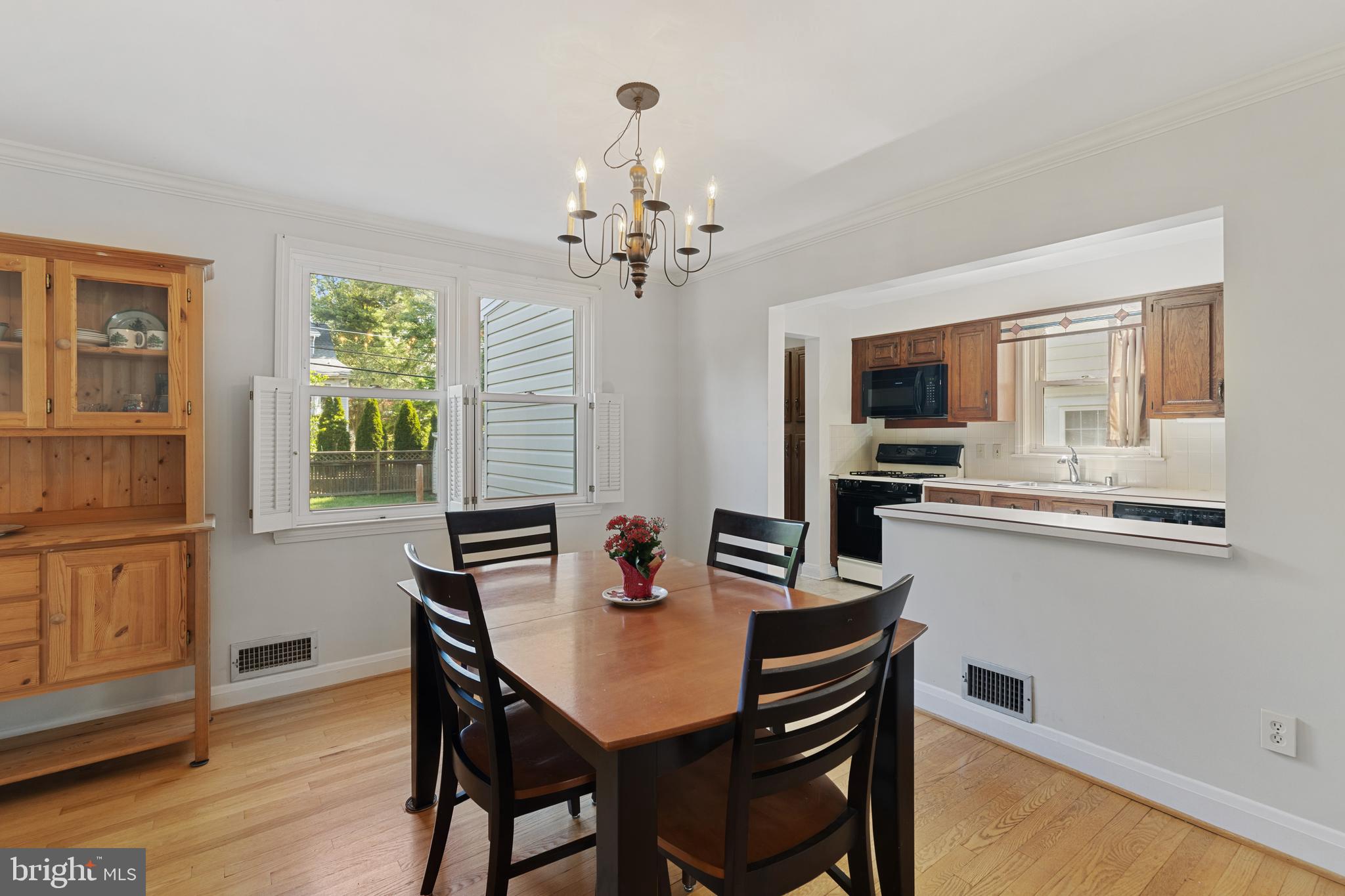 518 Dunkirk Road Baltimore, MD 21212 - Photo 15 of 43 Dining Room with room for bar stoools