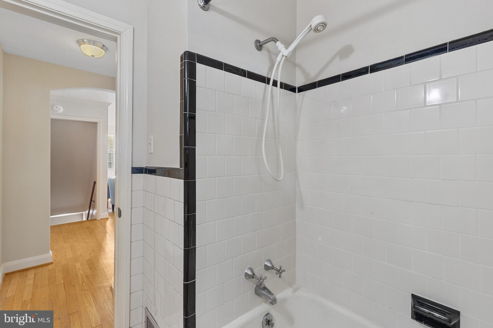 518 Dunkirk Road Baltimore, MD 21212 - Photo 22 of 43 First floor full bath