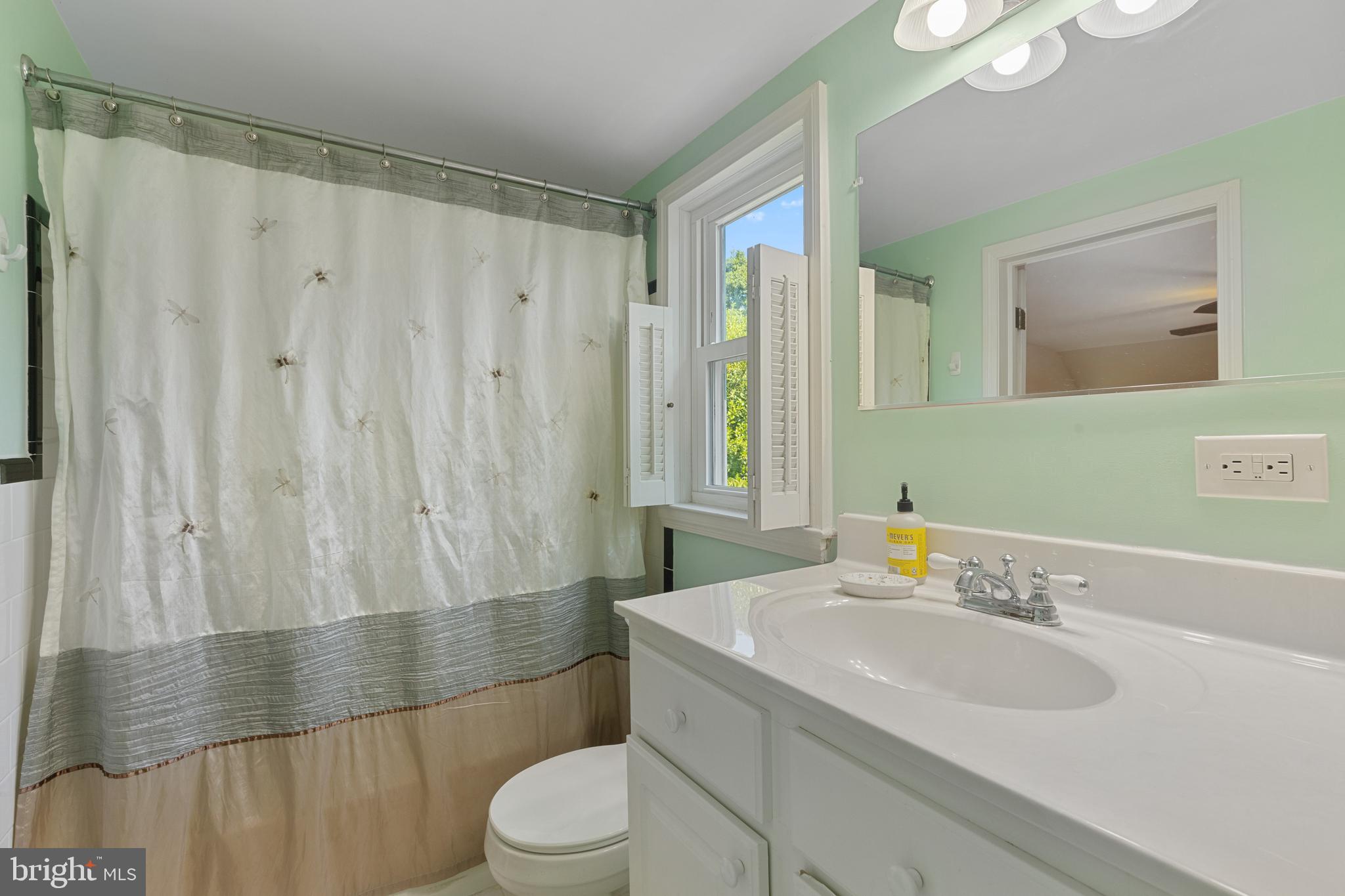 518 Dunkirk Road Baltimore, MD 21212 - Photo 29 of 43 Upper level full bath