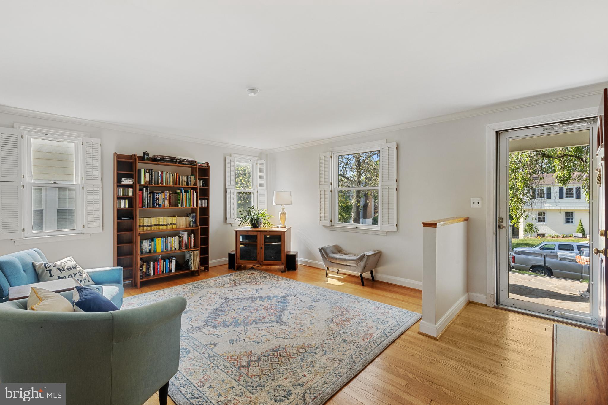 518 Dunkirk Road Baltimore, MD 21212 - Photo 3 of 43 Living Room with wood floors