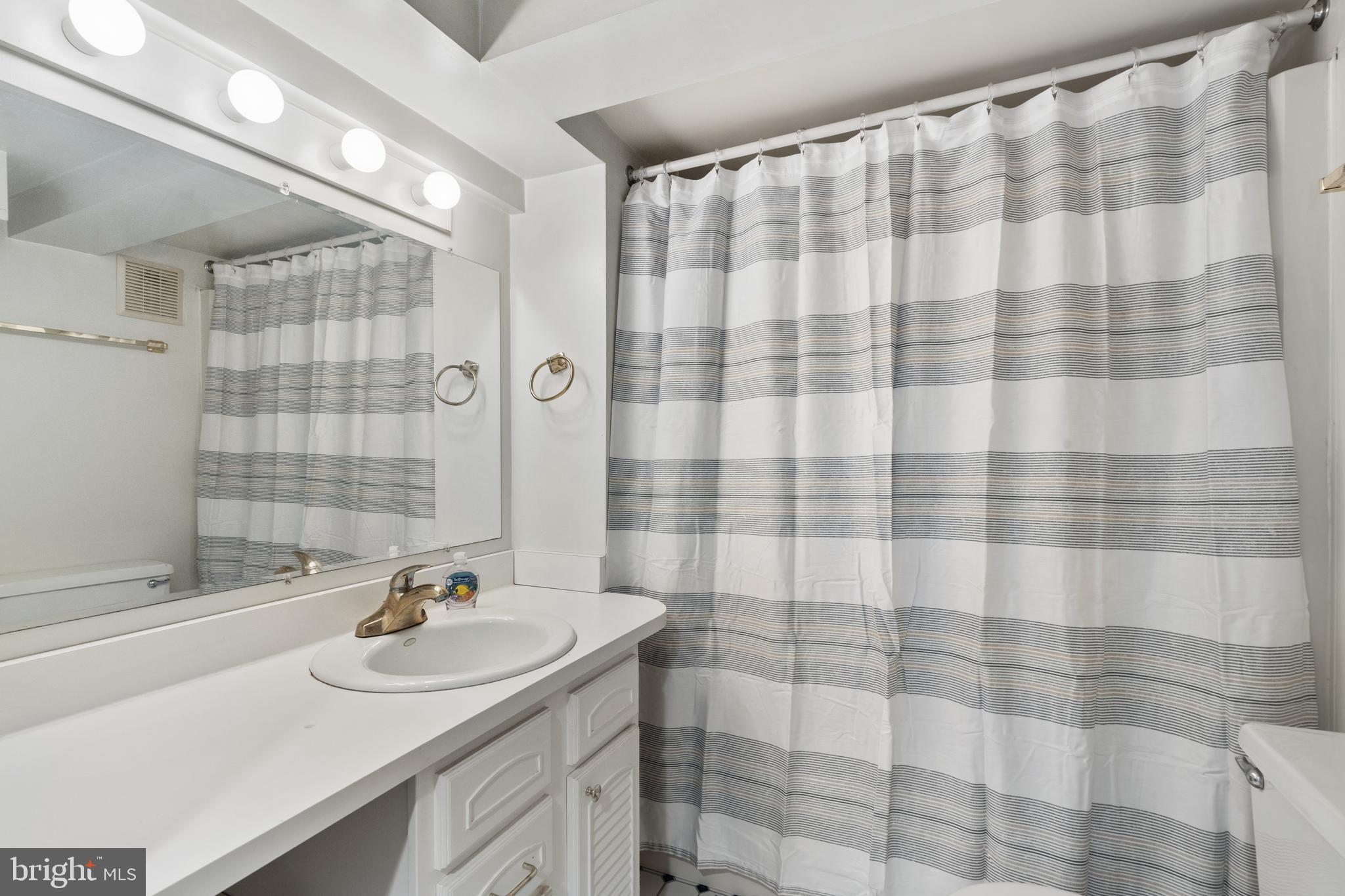 518 Dunkirk Road Baltimore, MD 21212 - Photo 36 of 43 Lower level full bath