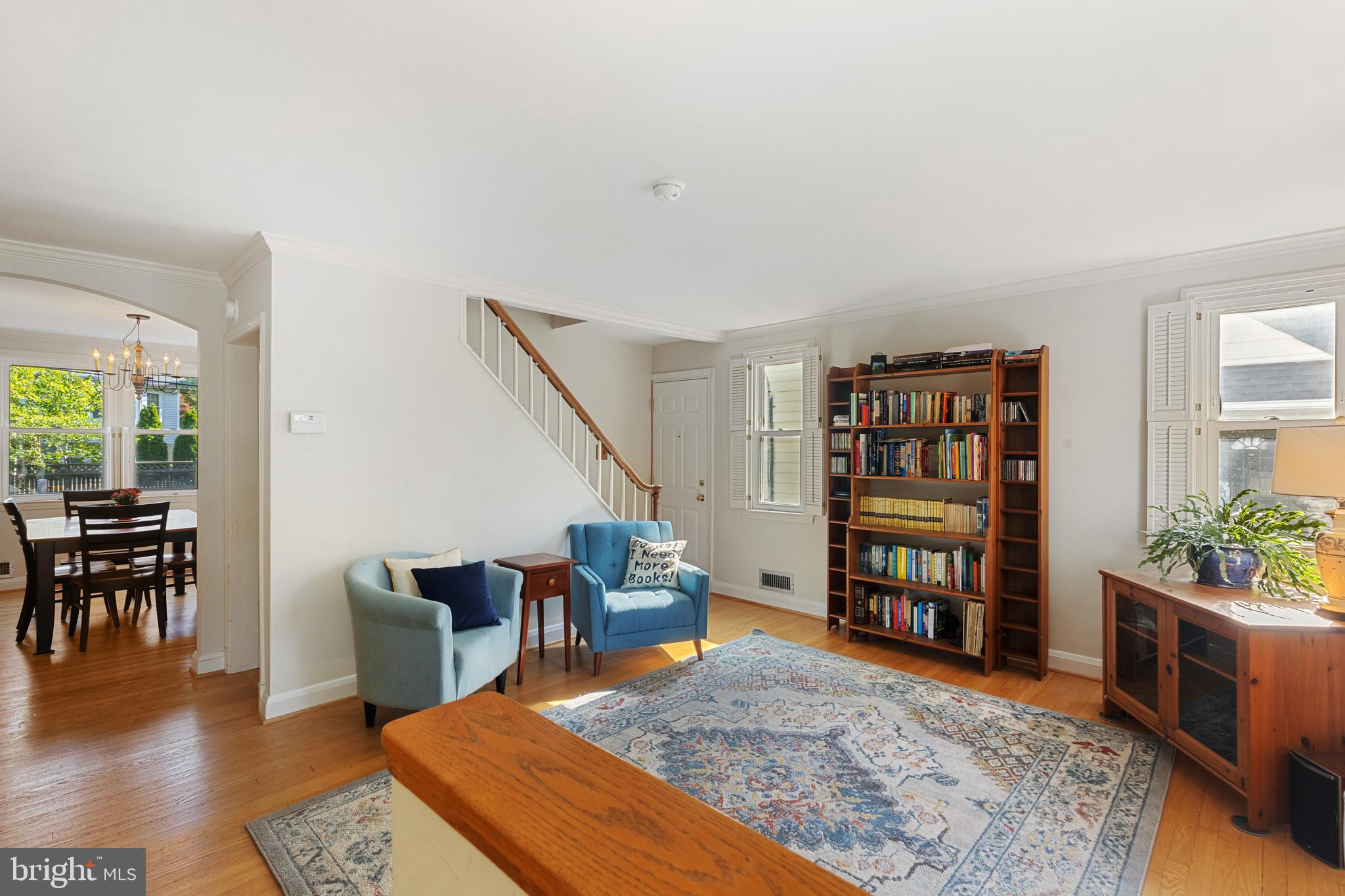 518 Dunkirk Road Baltimore, MD 21212 - Photo 4 of 43 Light and bright living room