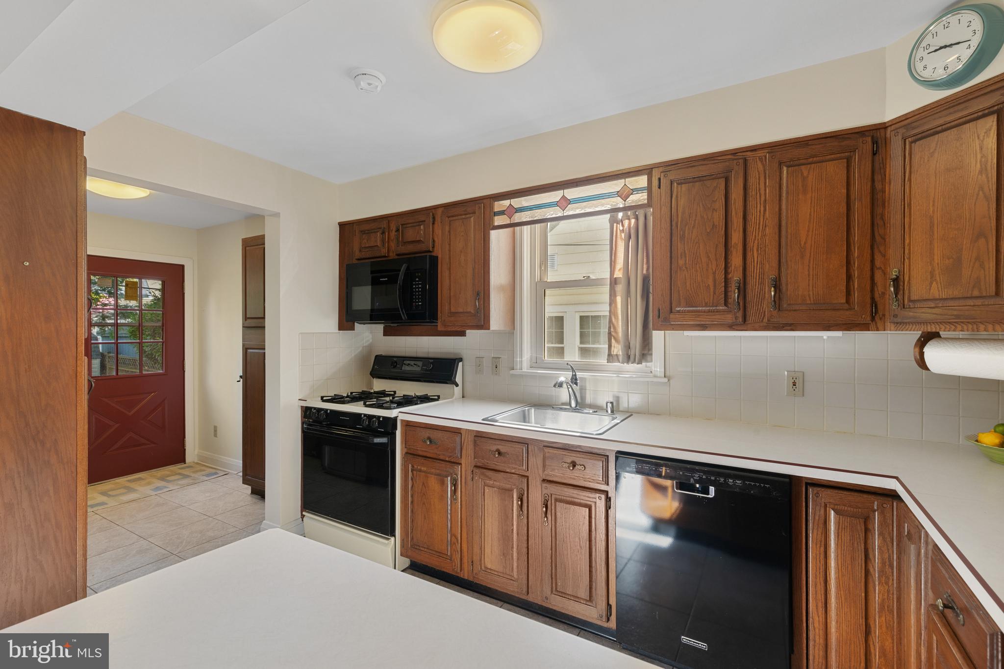 518 Dunkirk Road Baltimore, MD 21212 - Photo 7 of 43 Kitchen with natural light