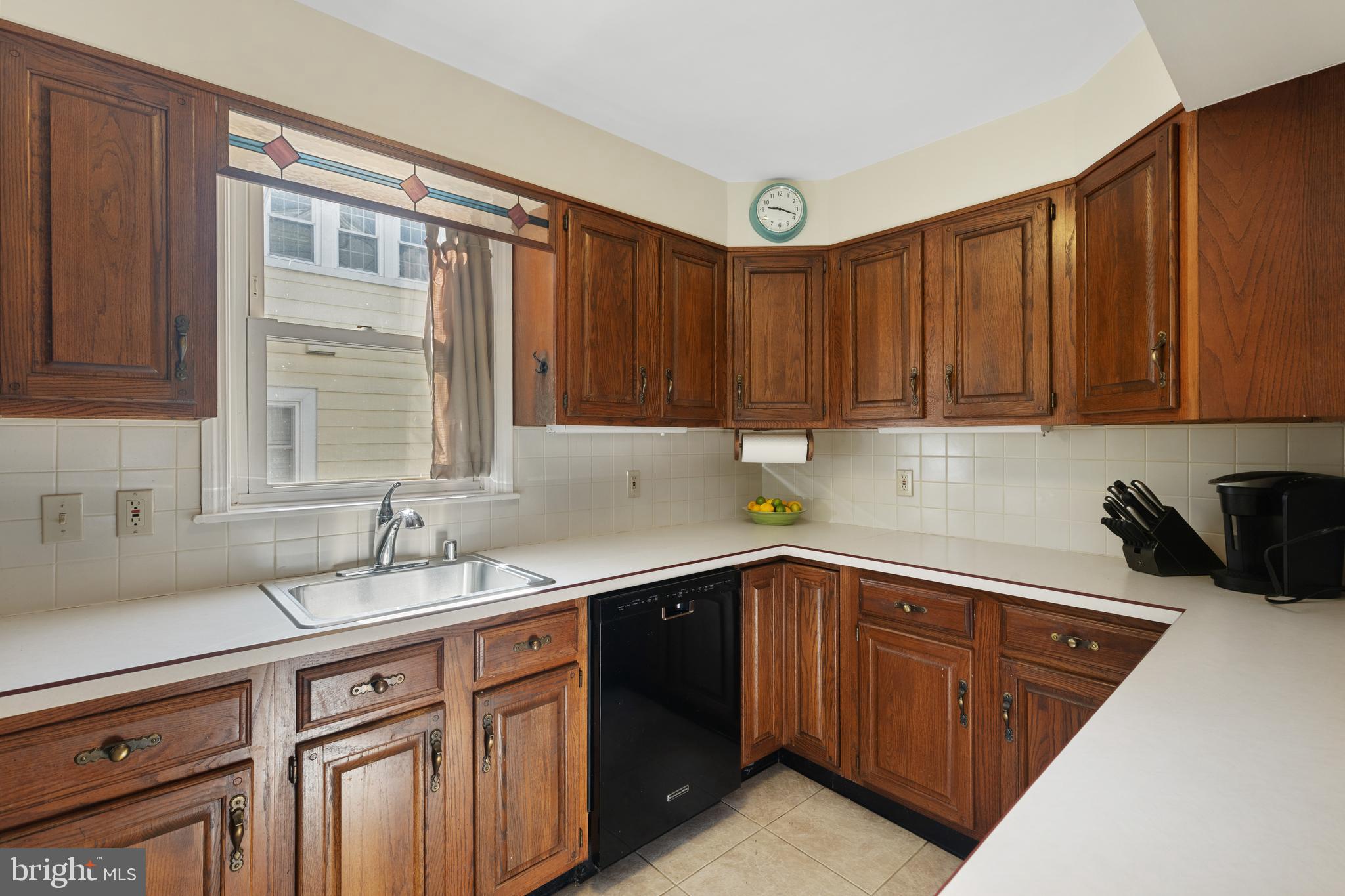 518 Dunkirk Road Baltimore, MD 21212 - Photo 8 of 43 Kitchen with bar area