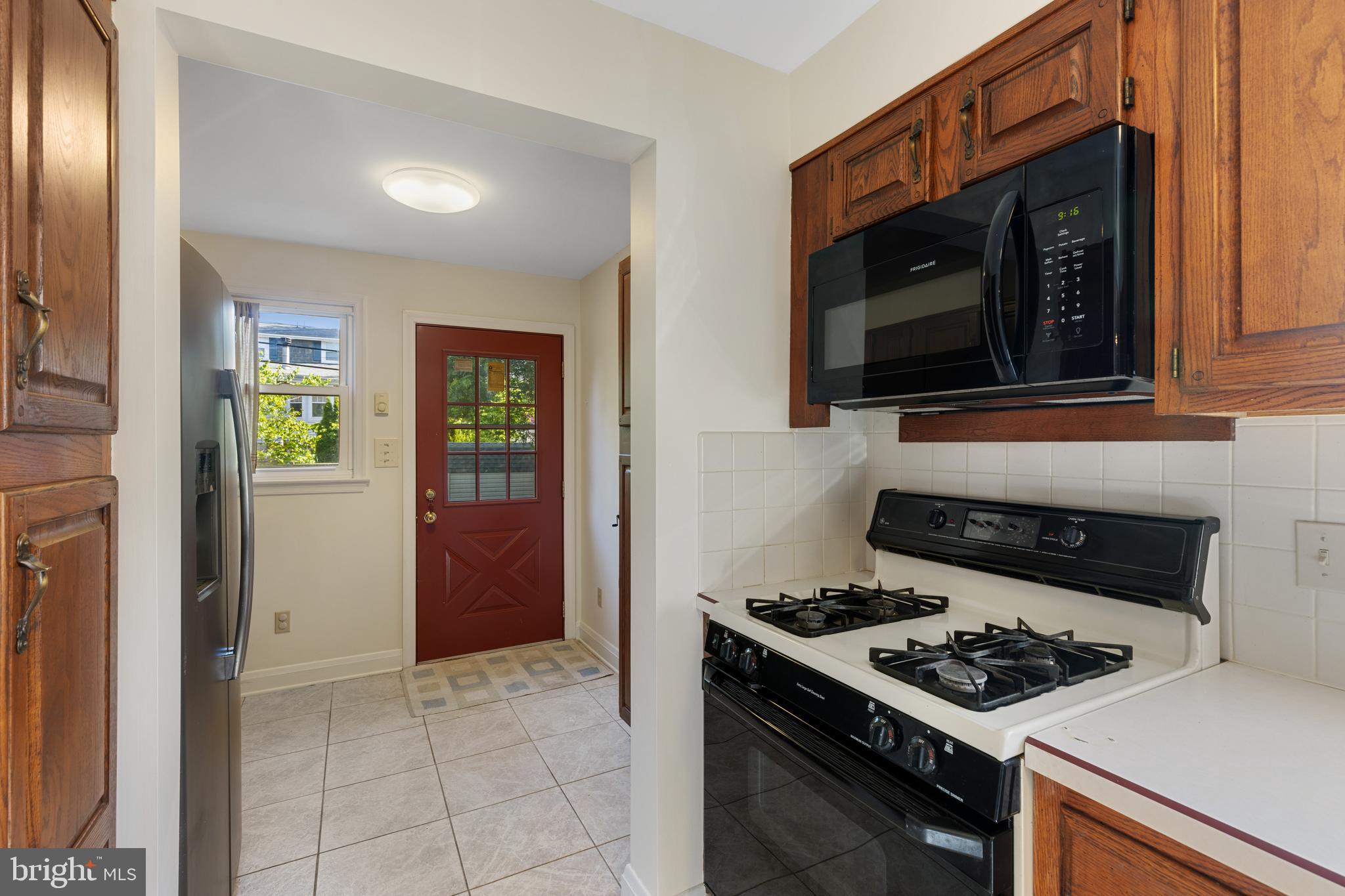 518 Dunkirk Road Baltimore, MD 21212 - Photo 9 of 43 Kitchen with door to backyard deck