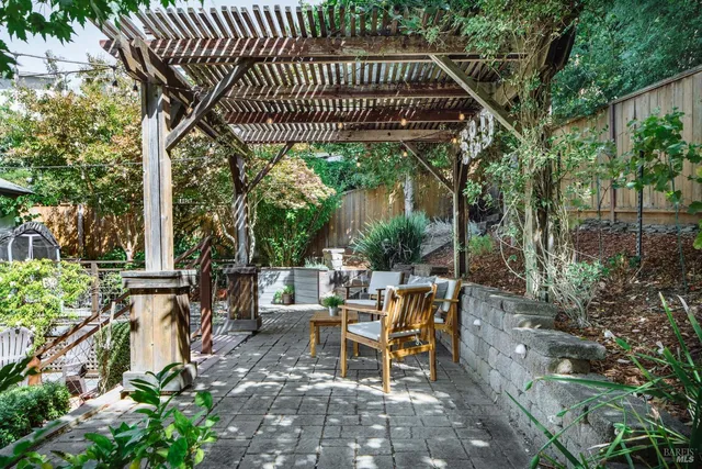 $1,249,000 | 218 Jacquelyn Lane, Petaluma, CA 94952