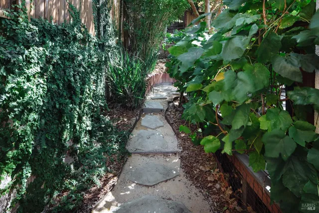 $1,249,000 | 218 Jacquelyn Lane, Petaluma, CA 94952