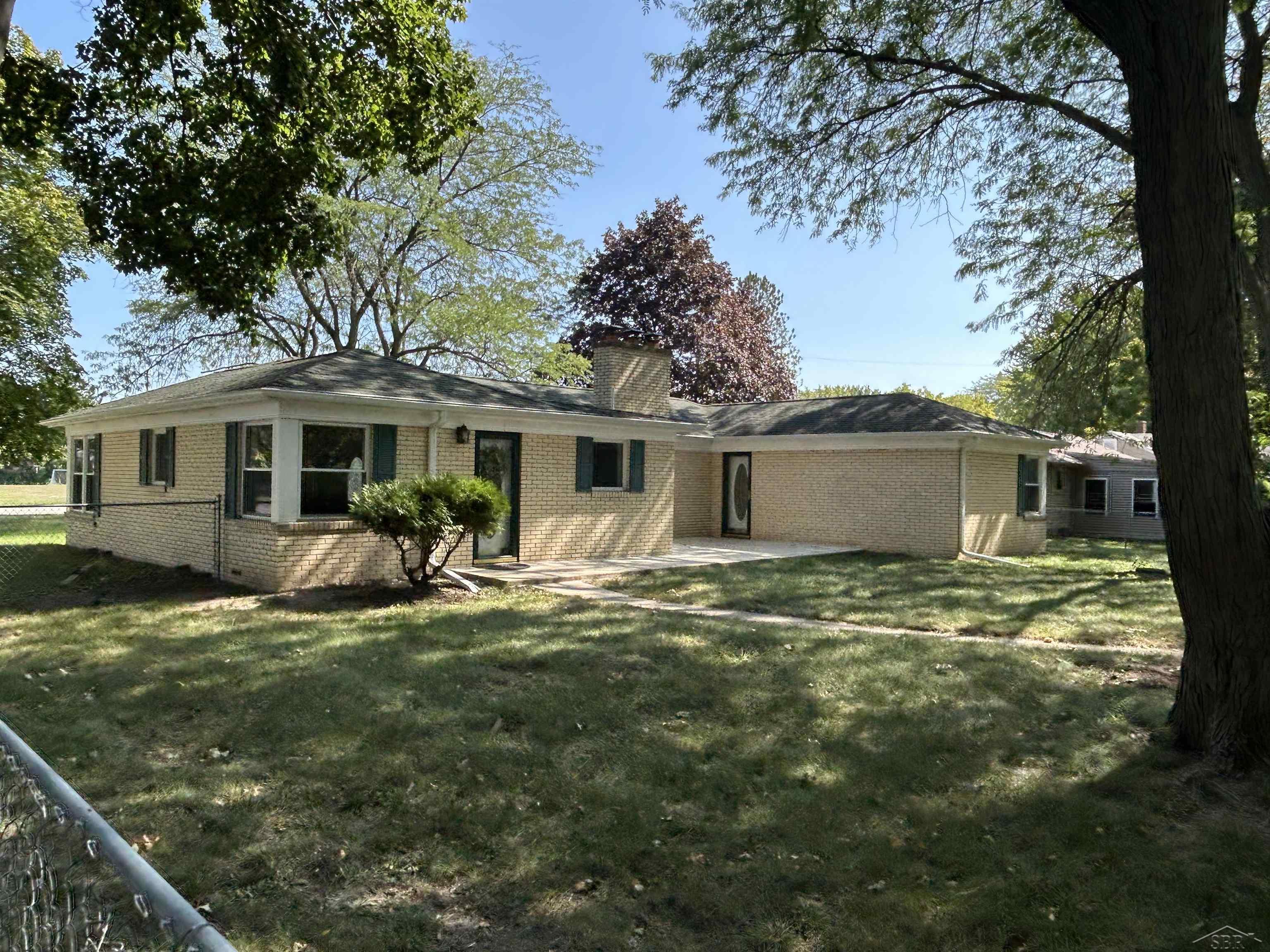 1807 Hemmeter Road Saginaw, MI 48638 - Photo 3 of 19 50188847-ce28c1cf-0830-46f2-b18a-d7a38cb04c76.JPG