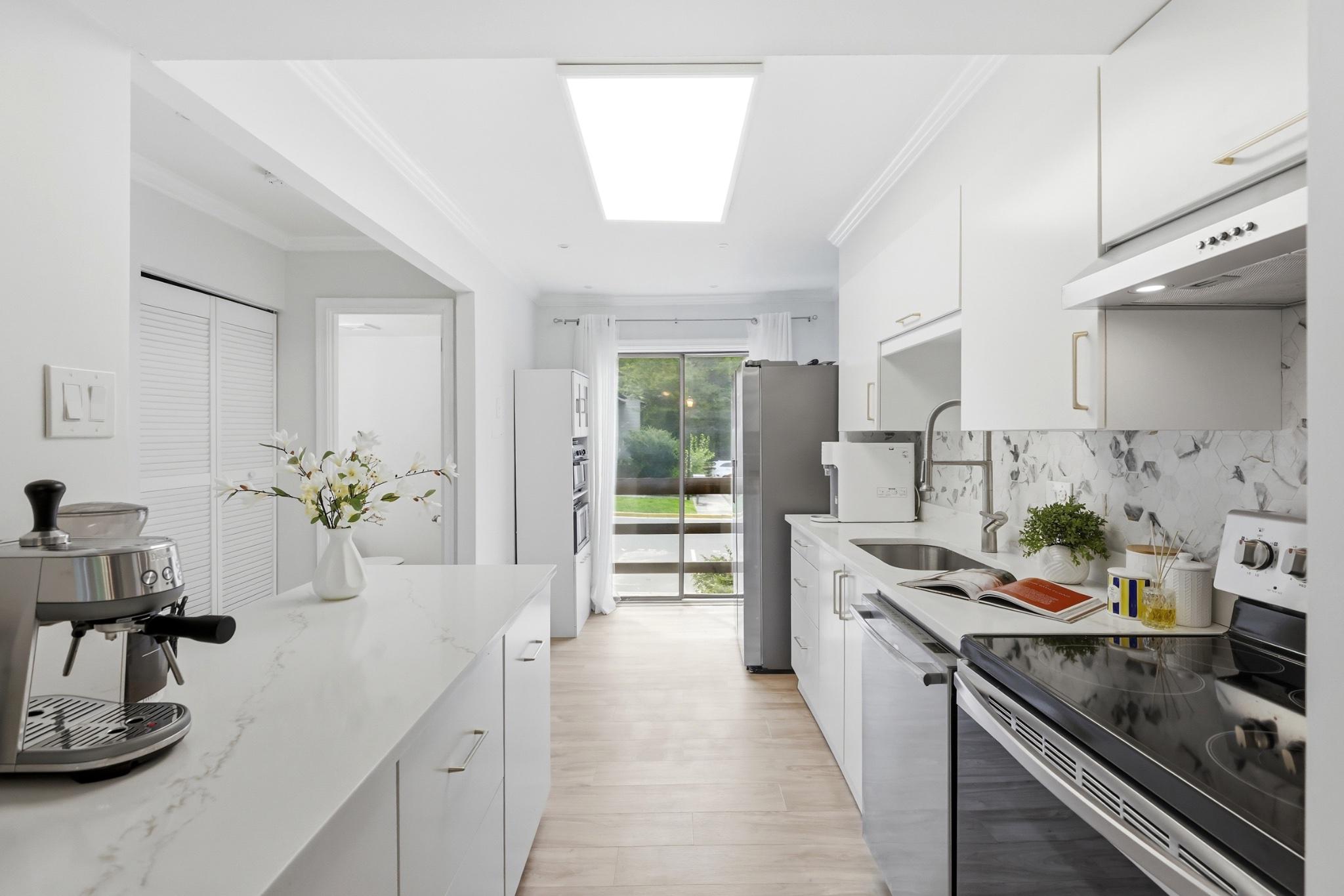 2260 Covent Gardens Court Reston, VA 20191 - Photo 13 of 42 Modern kitchen with updated finishes