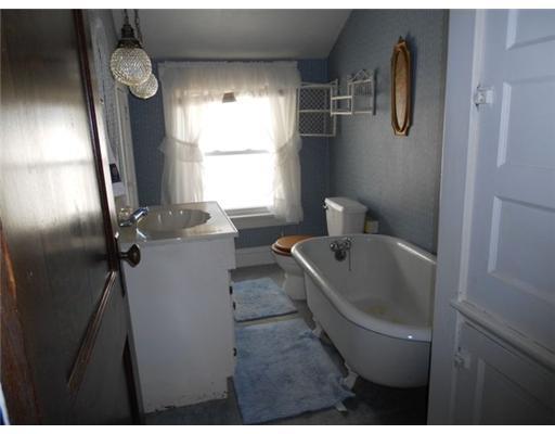461 Irvin Avenue Rochester, PA 15074 - Photo 8 of 12 Full Bath. Claw foot bath tub