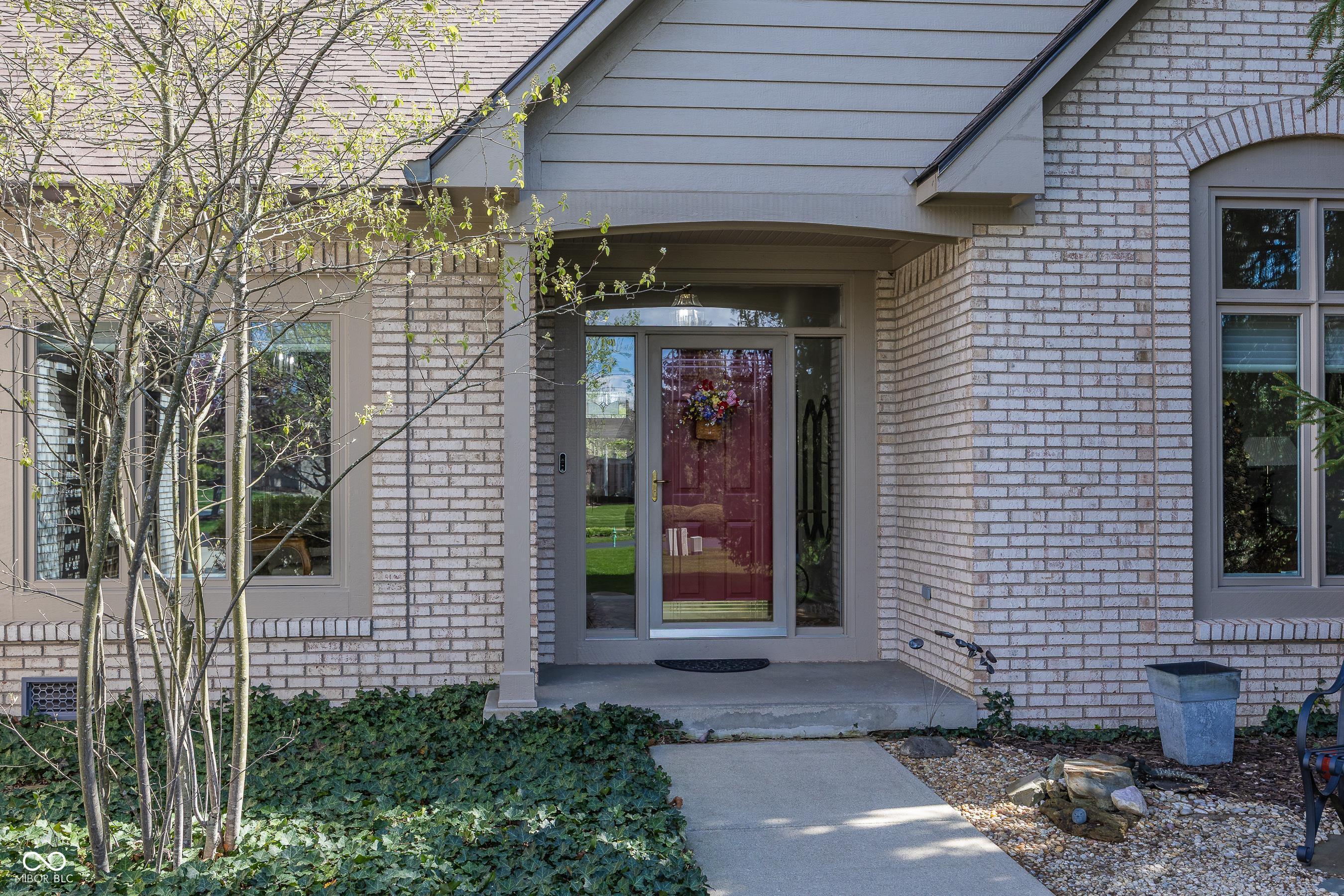 8639 Vintner Way Indianapolis, IN 46256 - Photo 3 of 38