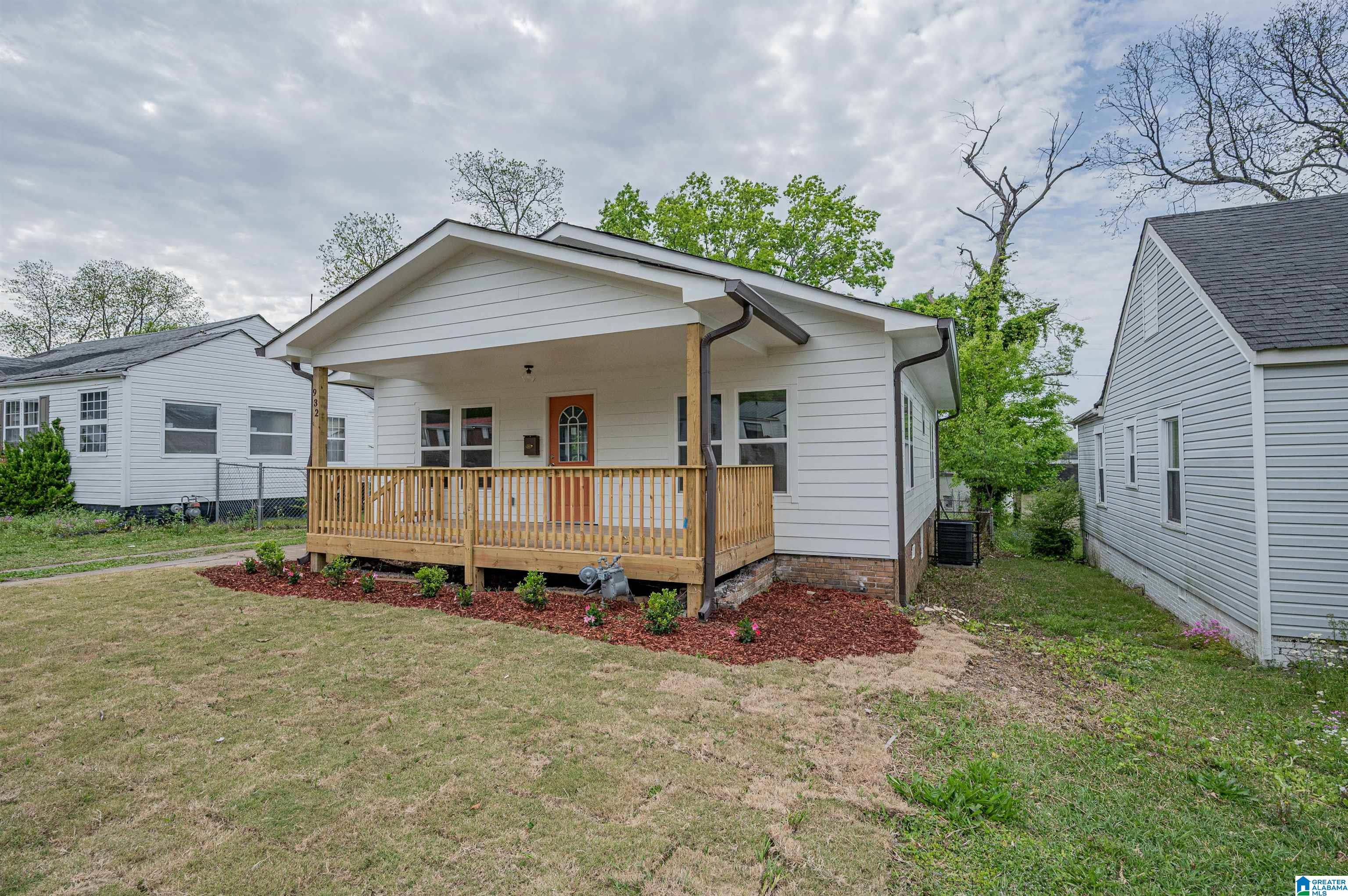932 Valley Rd Place Birmingham, AL 35208 - Photo 3 of 32