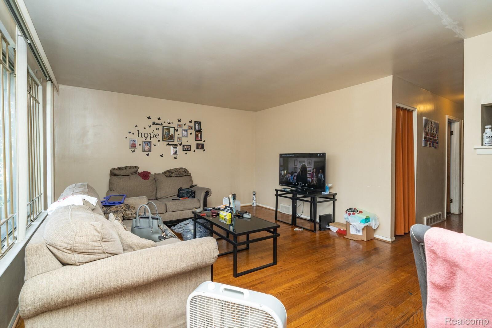 13561 Evergreen Road Detroit, MI 48223 - Photo 4 of 15 04_DSC09342_mls.jpg