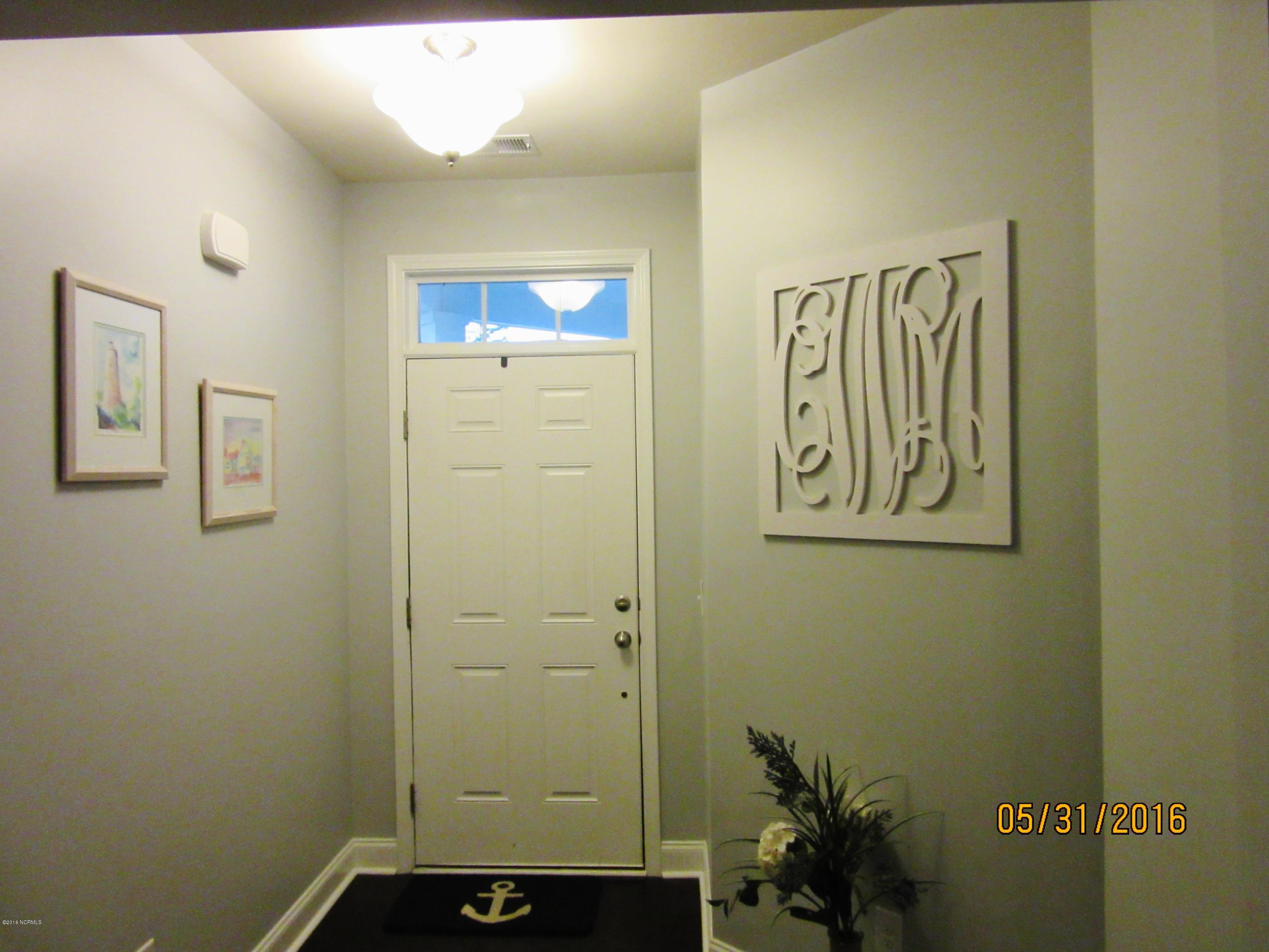 5058 Ballast Road Southport, NC 28461 - Photo 3 of 30 foyer
