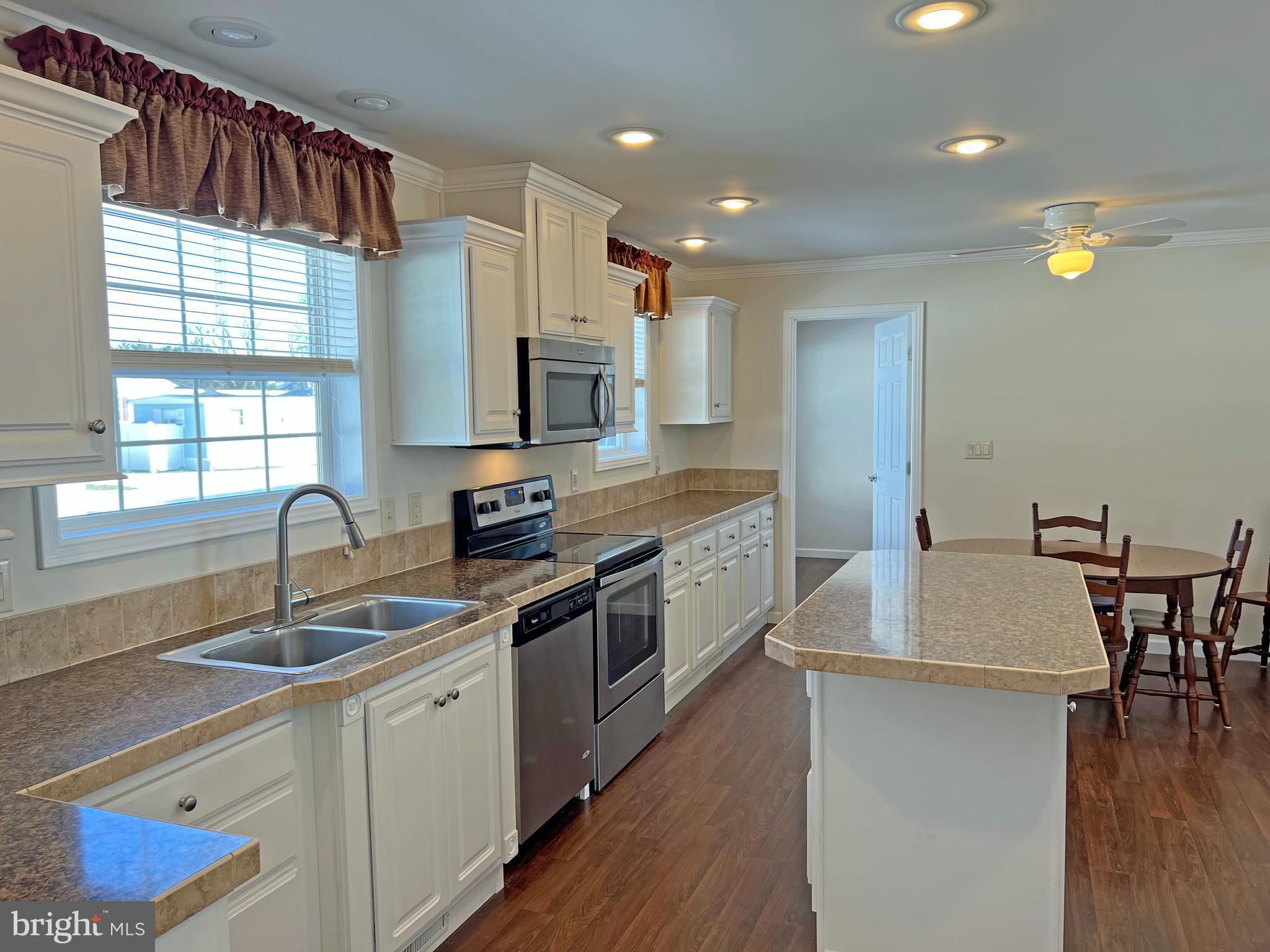 6 Baybreeze Road, Unit D6 Rehoboth Beach, DE 19971 - Photo 7 of 34 Big Eat-In Kitchen