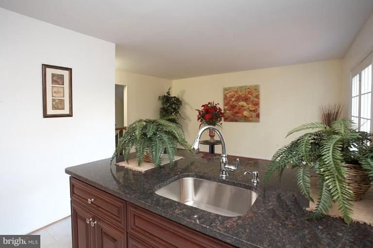 15043 Shamrock Ridge Road Silver Spring, MD 20906 - Photo 14 of 30 Kitchen