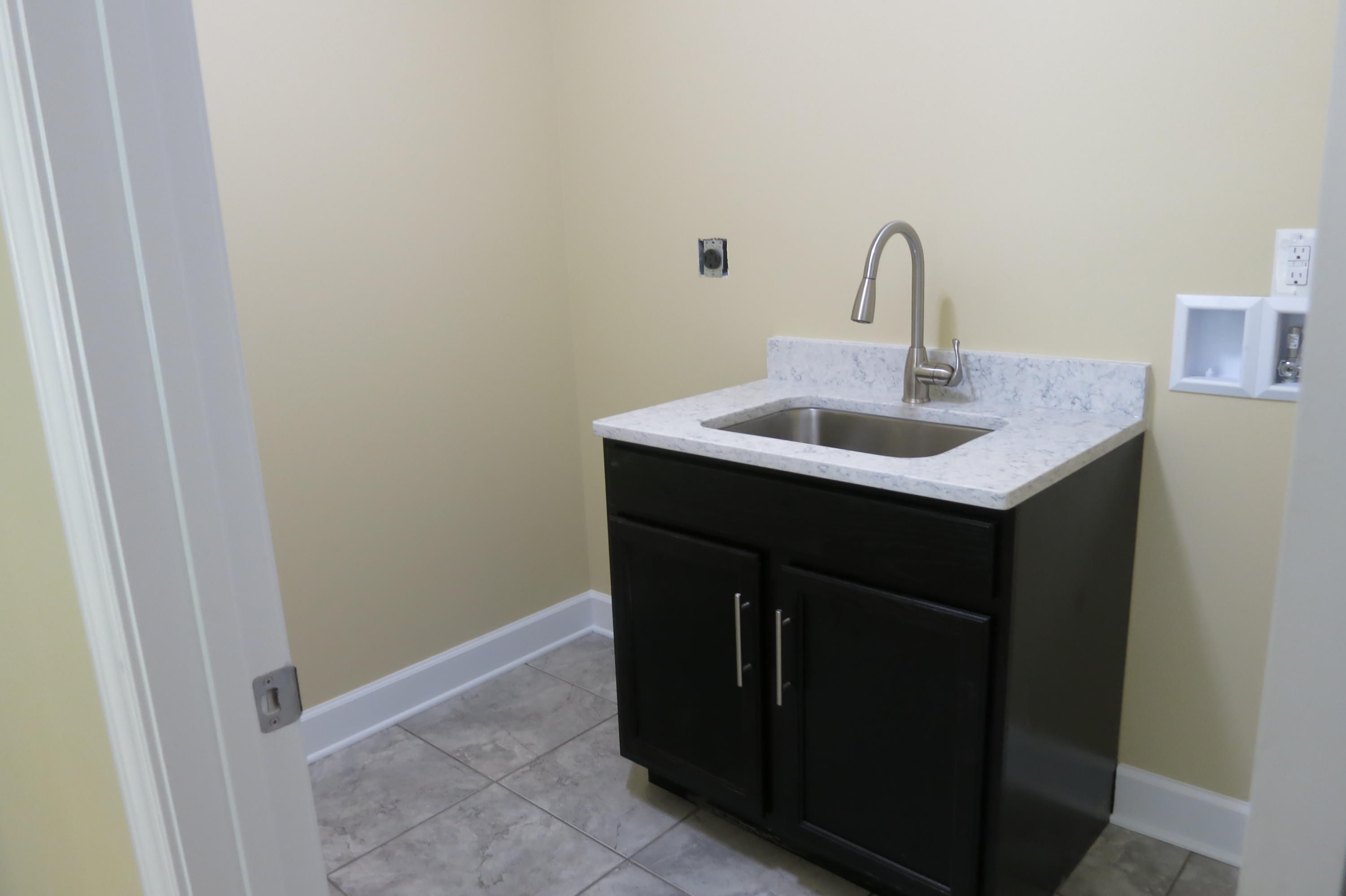 3241 Rasmont Road Roanoke, VA 24018 - Photo 22 of 32 Nice Laundry Room