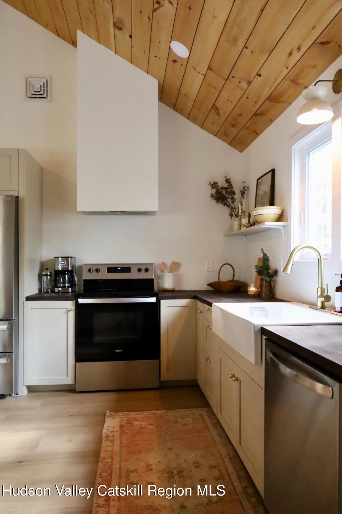 230 Potic Mountain Road Athens, NY 12414 - Photo 8 of 25 8BADBE02-6D89-48FC-B08E-5F05D520C908