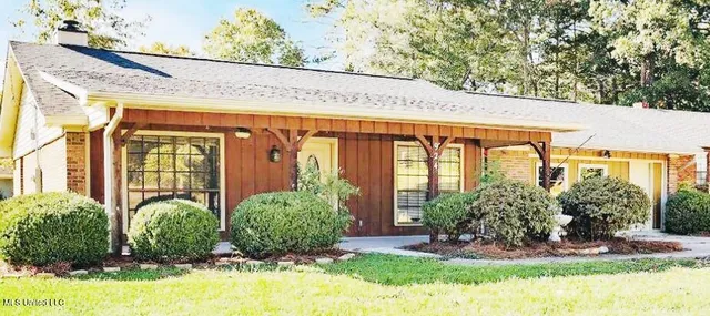 $1,995 | 924 South College Street, Brandon, MS 39042