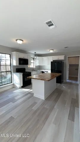 $1,995 | 924 South College Street, Brandon, MS 39042