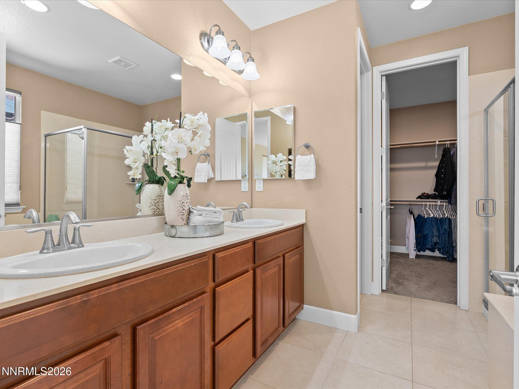 1080 South University Park Loop Reno, NV 89512 - Photo 29 of 76 Primary Bath