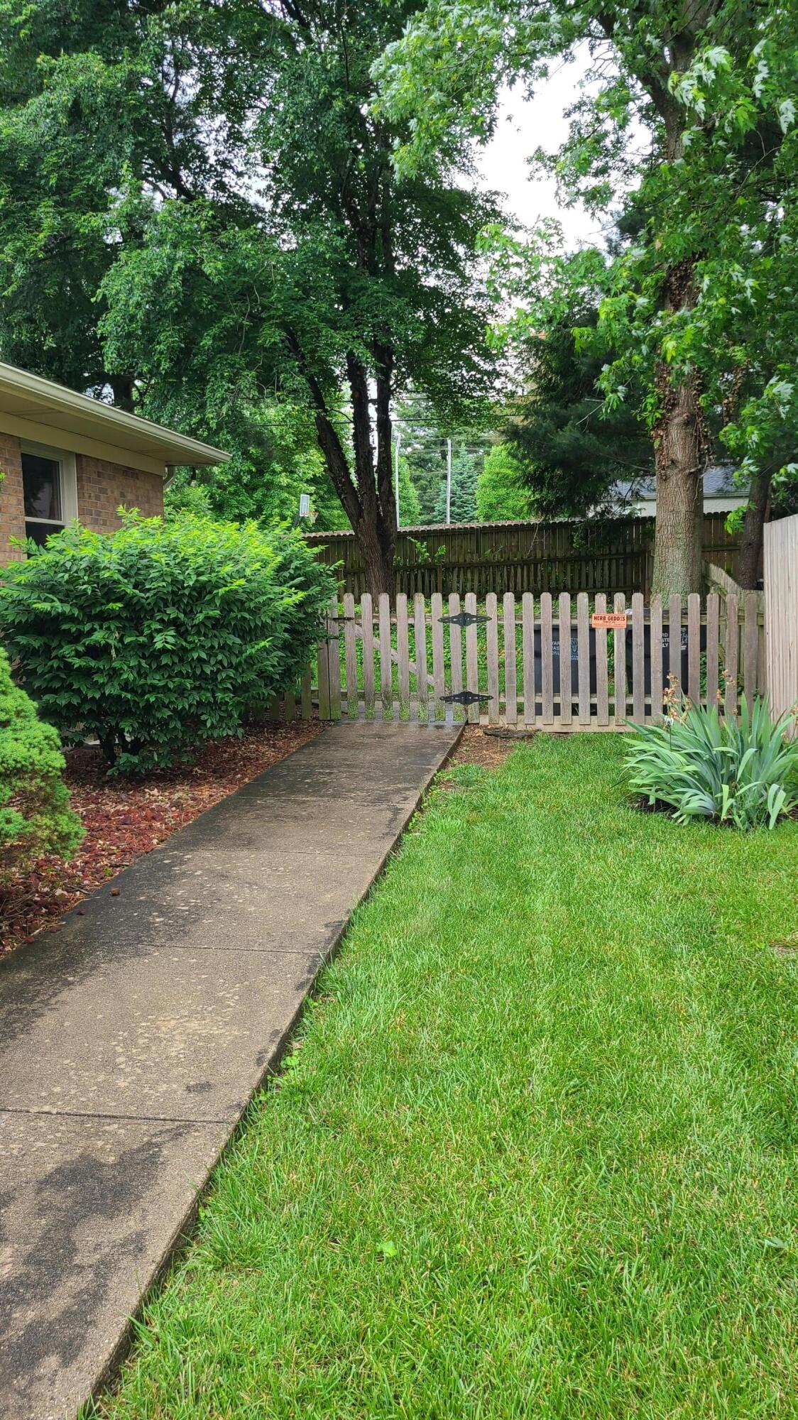 3133 Montavesta Road Lexington, KY 40502 - Photo 3 of 24 20220526_125818