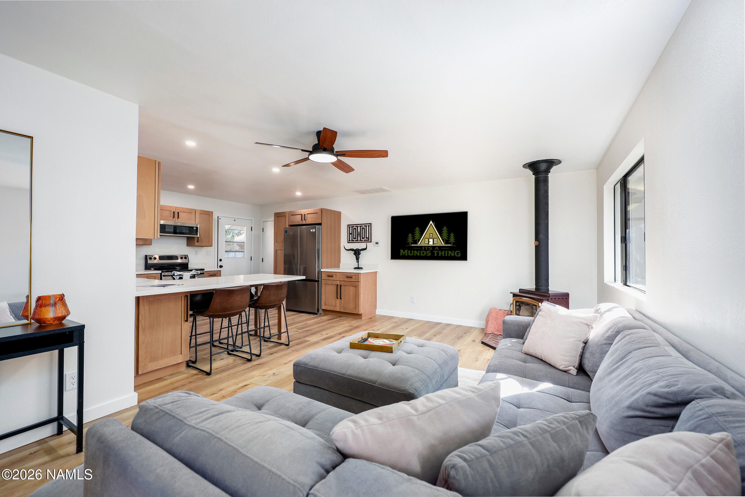 940 Caribou Road Munds Park, AZ 86017 - Photo 6 of 49 Living Room & Kitchen
