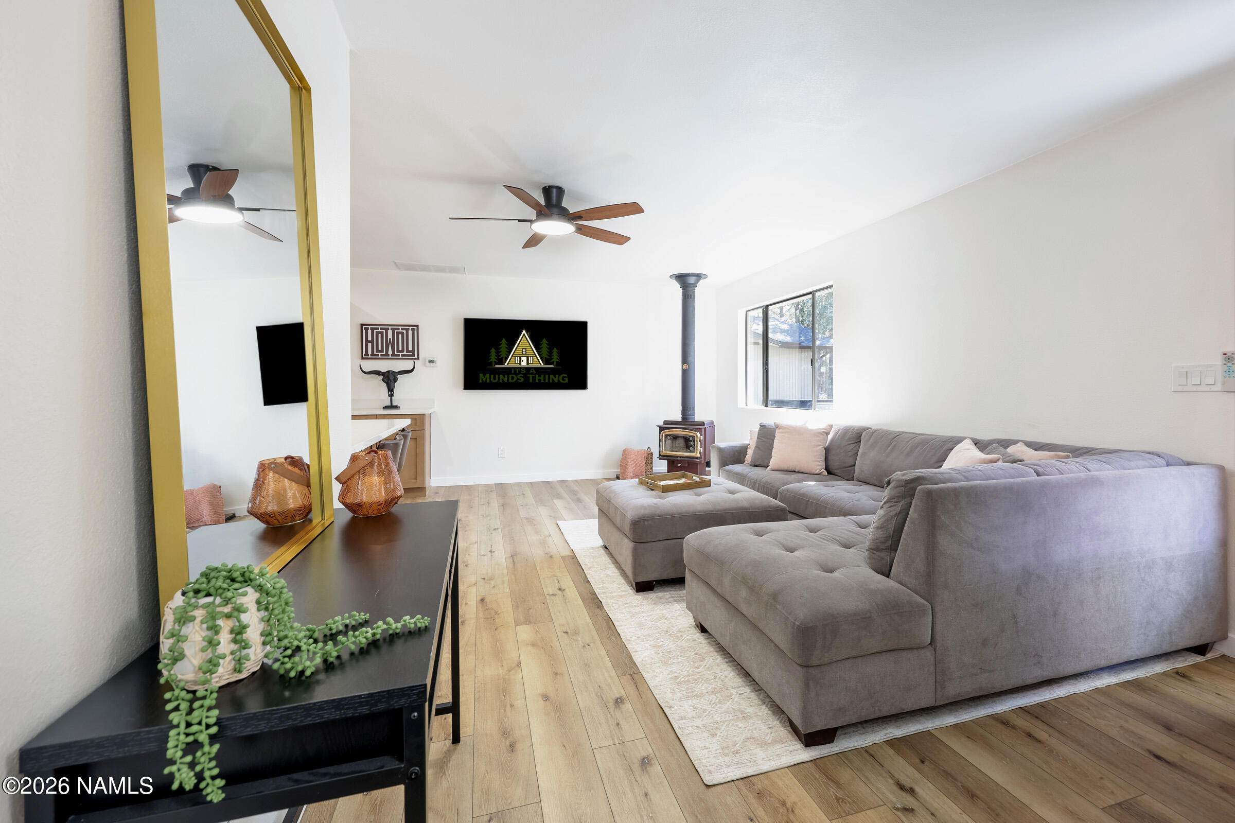 940 Caribou Road Munds Park, AZ 86017 - Photo 7 of 49 Living Room