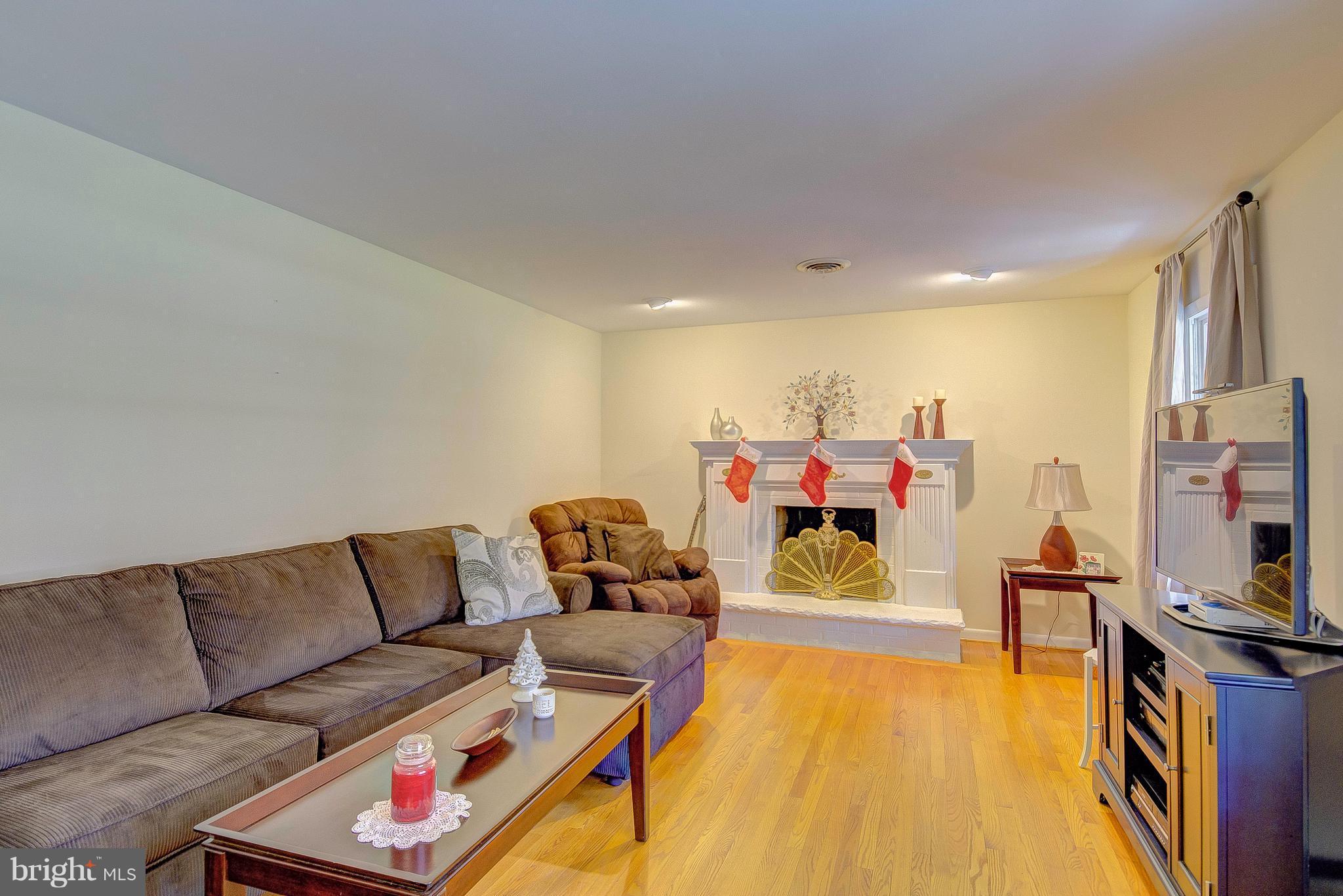 4905 Broomes Island Road Port Republic, MD 20676 - Photo 12 of 22 Living Room