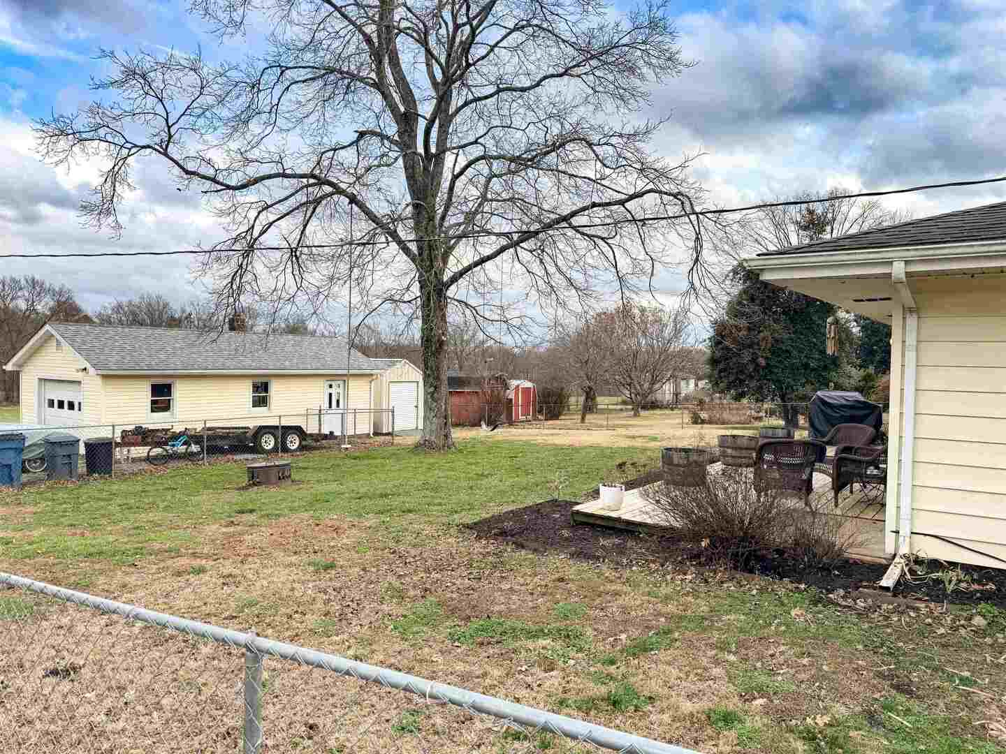 300 Williford Road Jonesboro, IL 62952 - Photo 4 of 29 a view of a house with a back yard