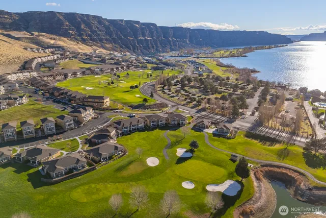 a view of an outdoor space