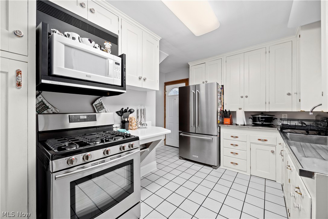 3569 Warren Road Cleveland, OH 44111 - Photo 9 of 40 Gallery Image 9
