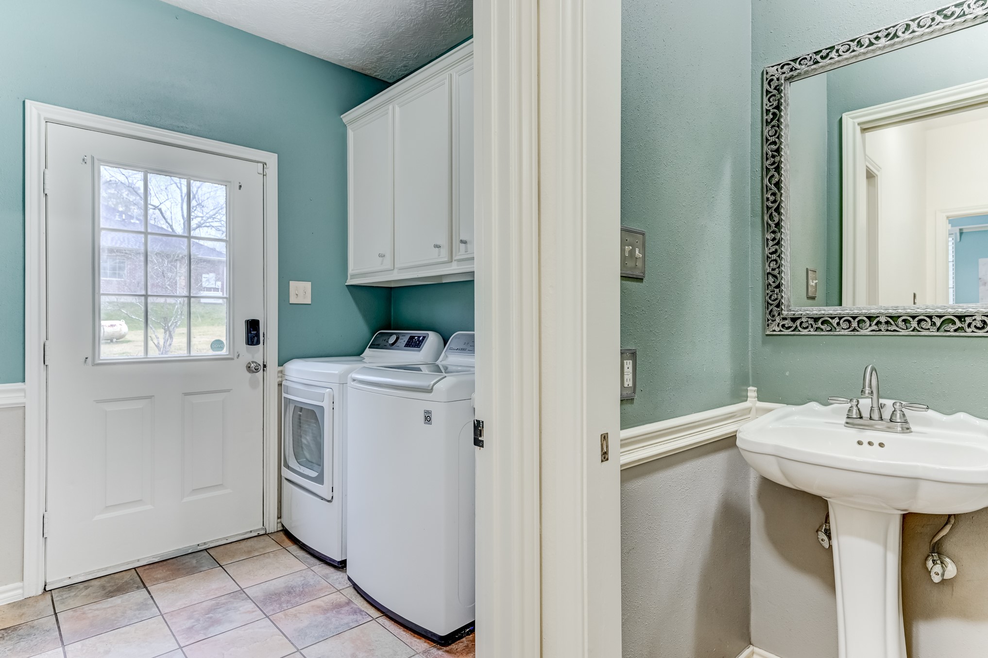 1210 Cherry Creek Road Dayton, TX 77535 - Photo 21 of 50 a bathroom with a sink and a mirror