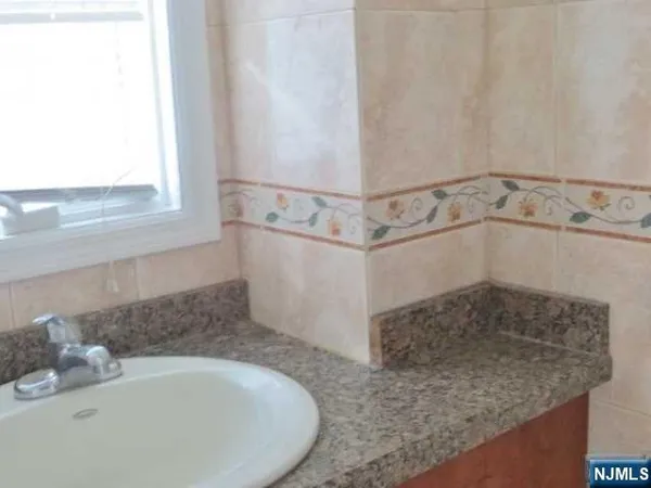 $4,300 | 2345 Franklin Street, Unit B, Fort Lee, NJ 07024